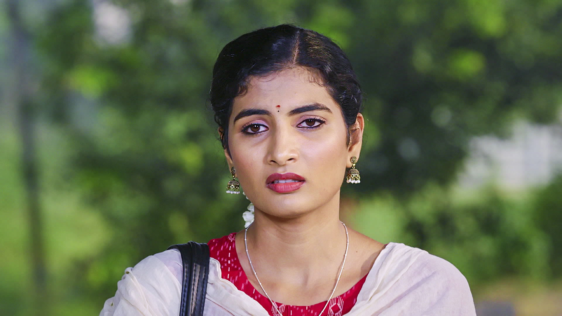 Watch Aase S1 Episode 688 on JioHotstar