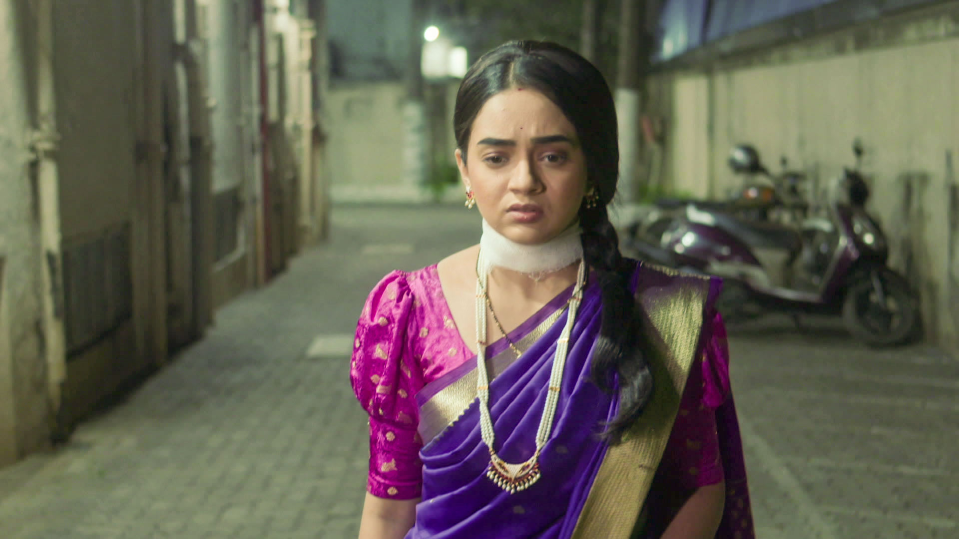 Watch Aboli S1 Episode 426 on JioHotstar