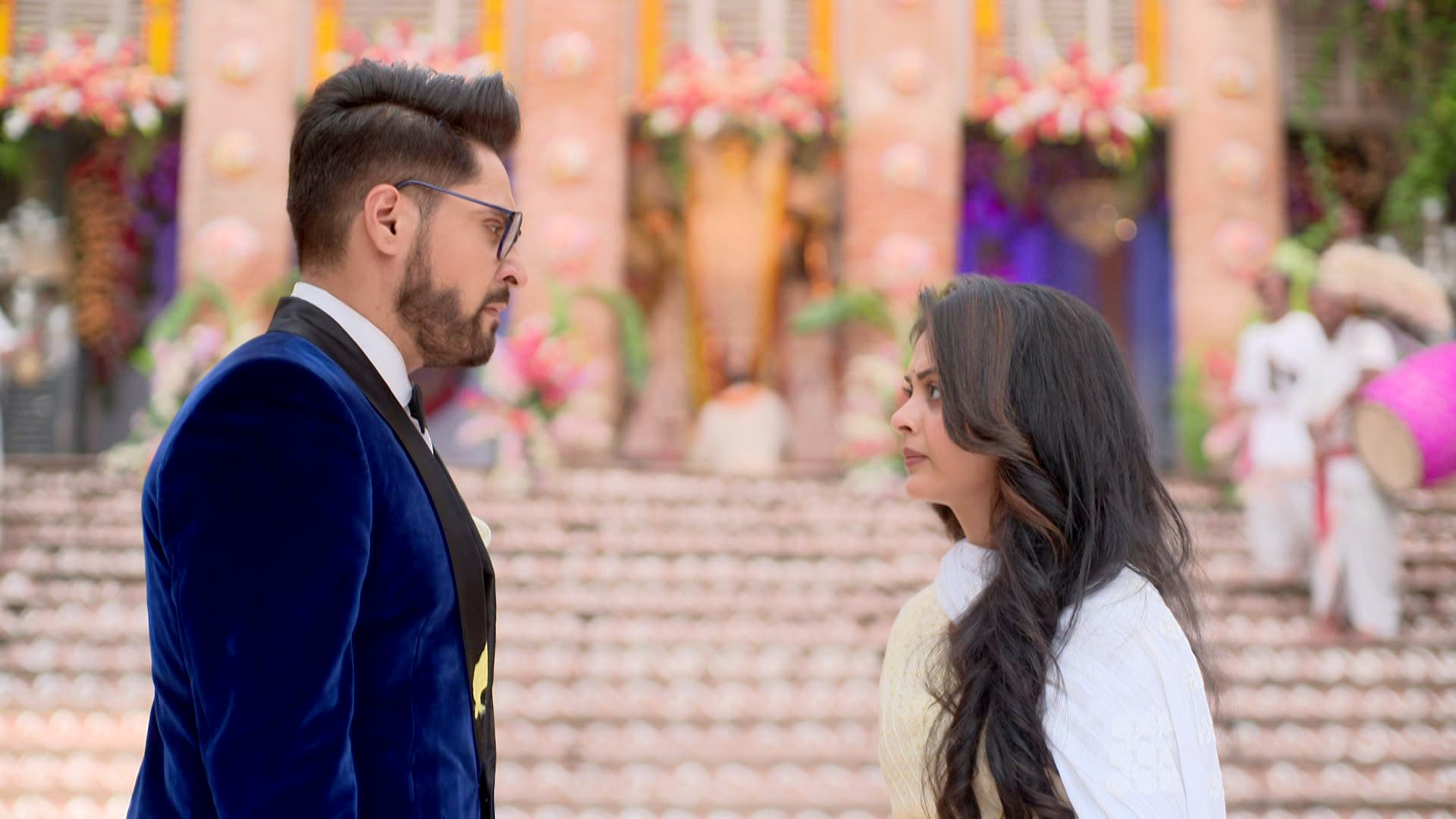 Watch Mere Rang Mein Rangne Wali S1 Episode 2 on JioHotstar