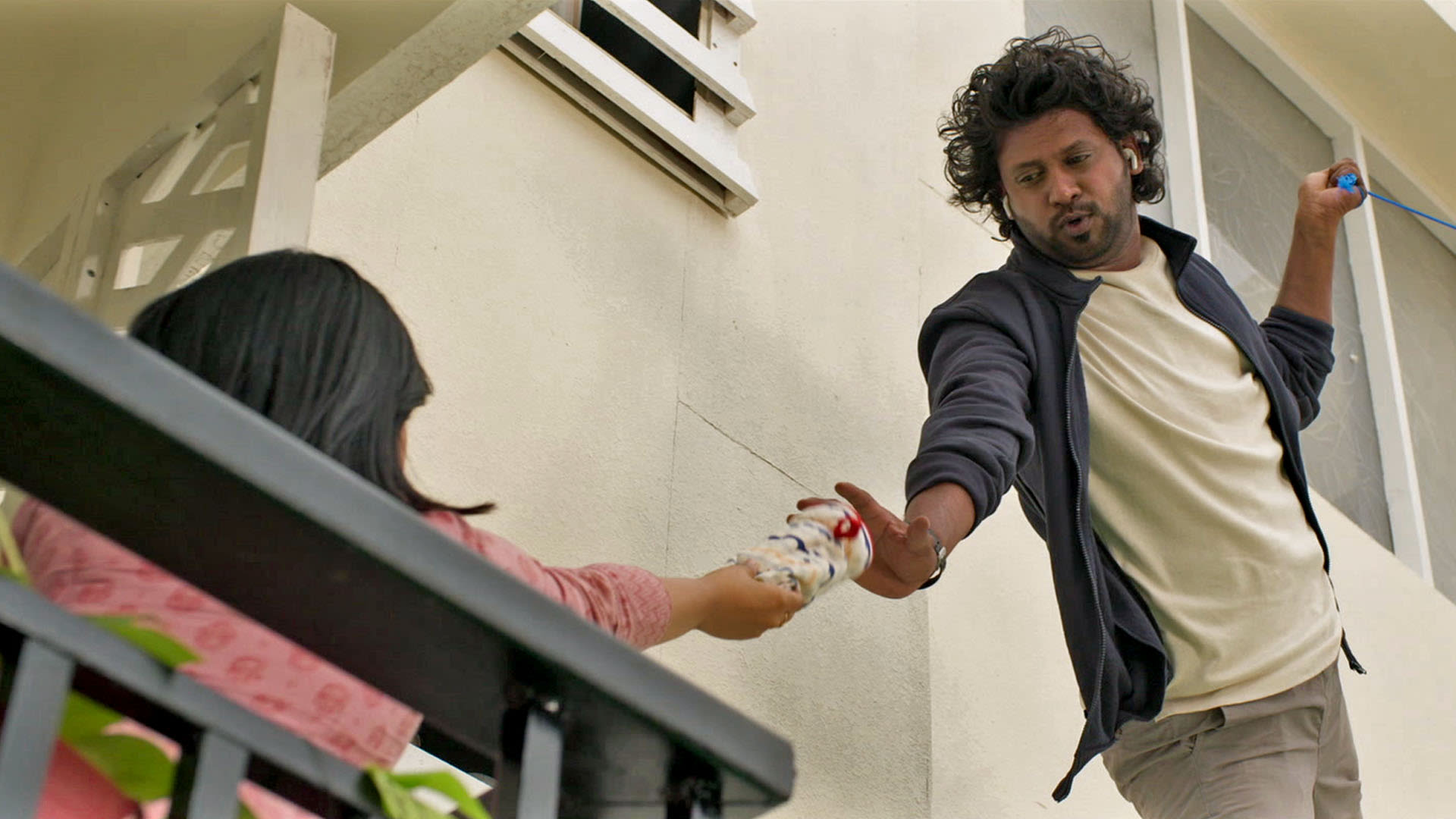 Vasu Turns Spiderman to Collect A Sample - JioHotstar
