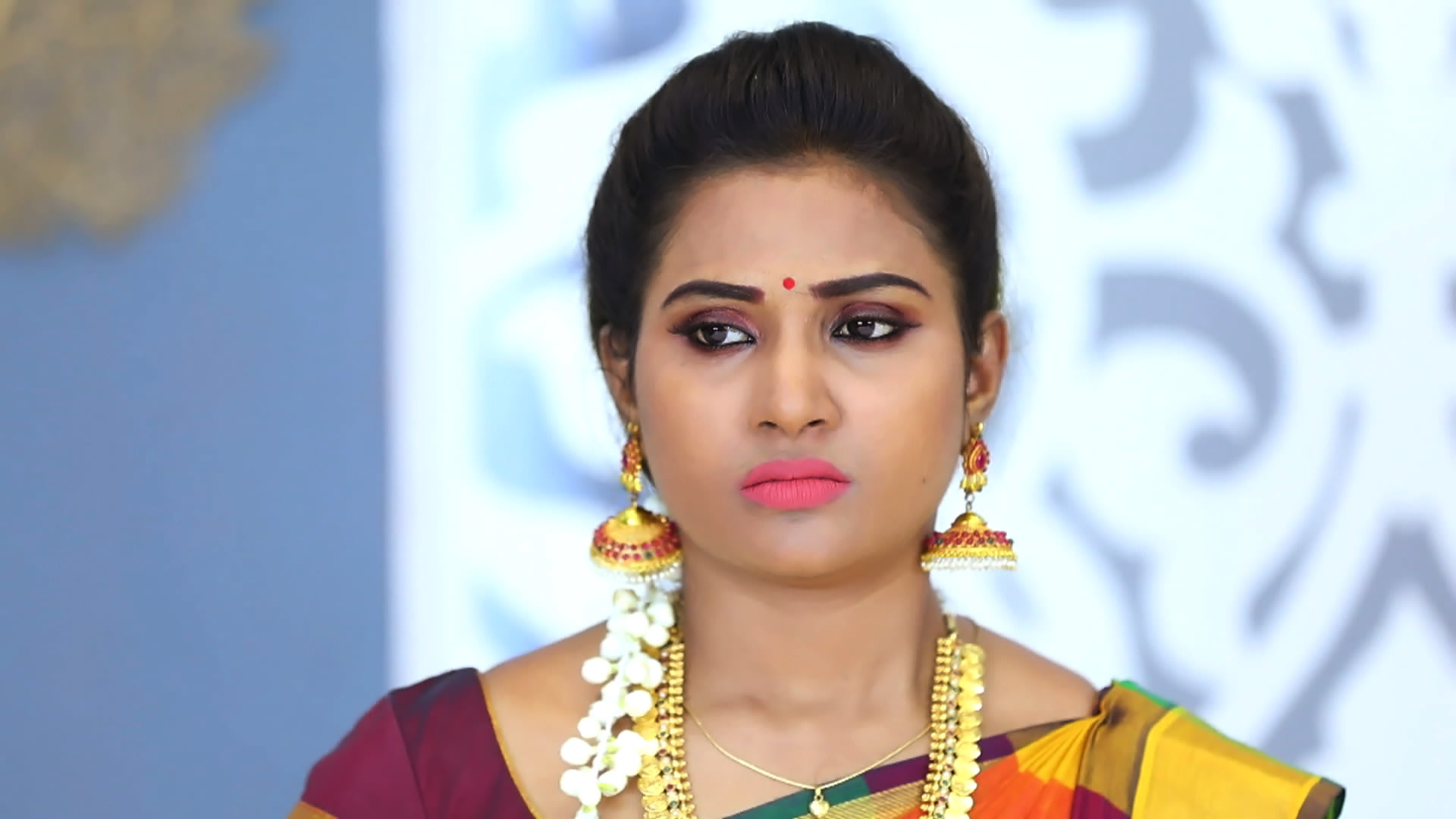 Vijaya Worries About Meenakshi