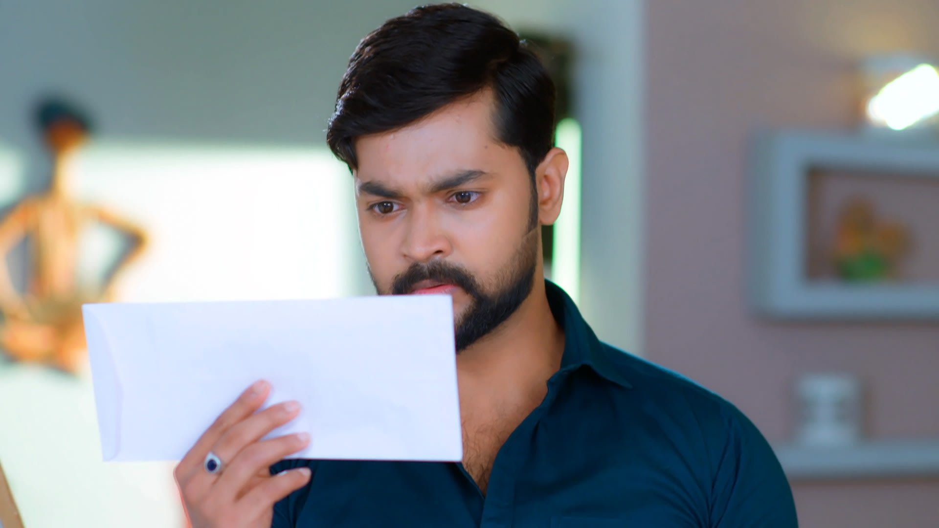 Watch Intiki Deepam Illalu S1 Episode 390 on JioHotstar