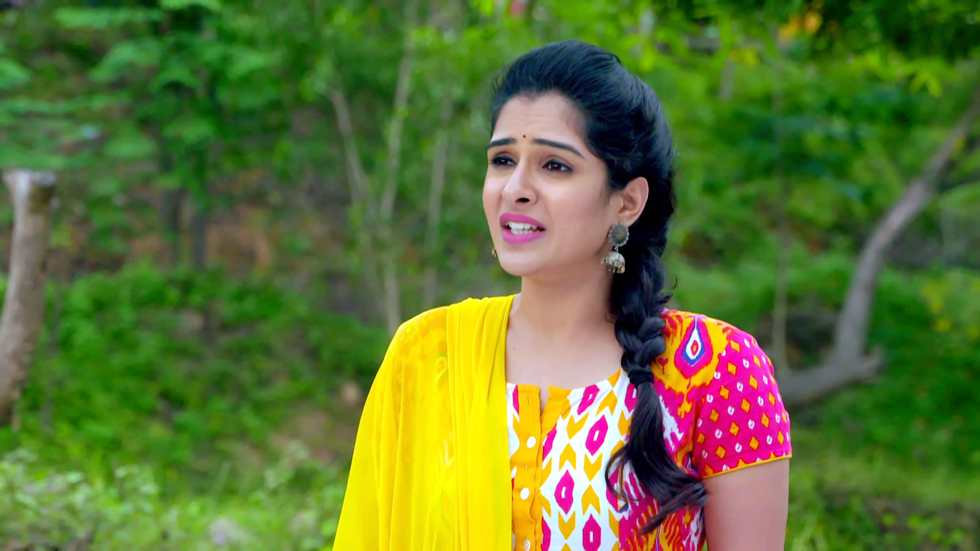 Watch Sarasu Episode 196 on JioHotstar