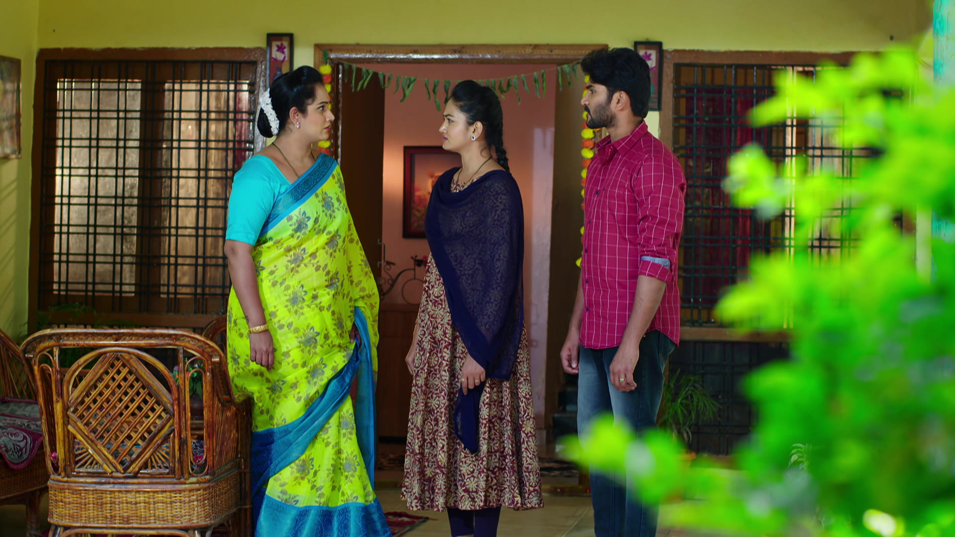 Watch Intiki Deepam Illalu S1 Episode 526 on JioHotstar
