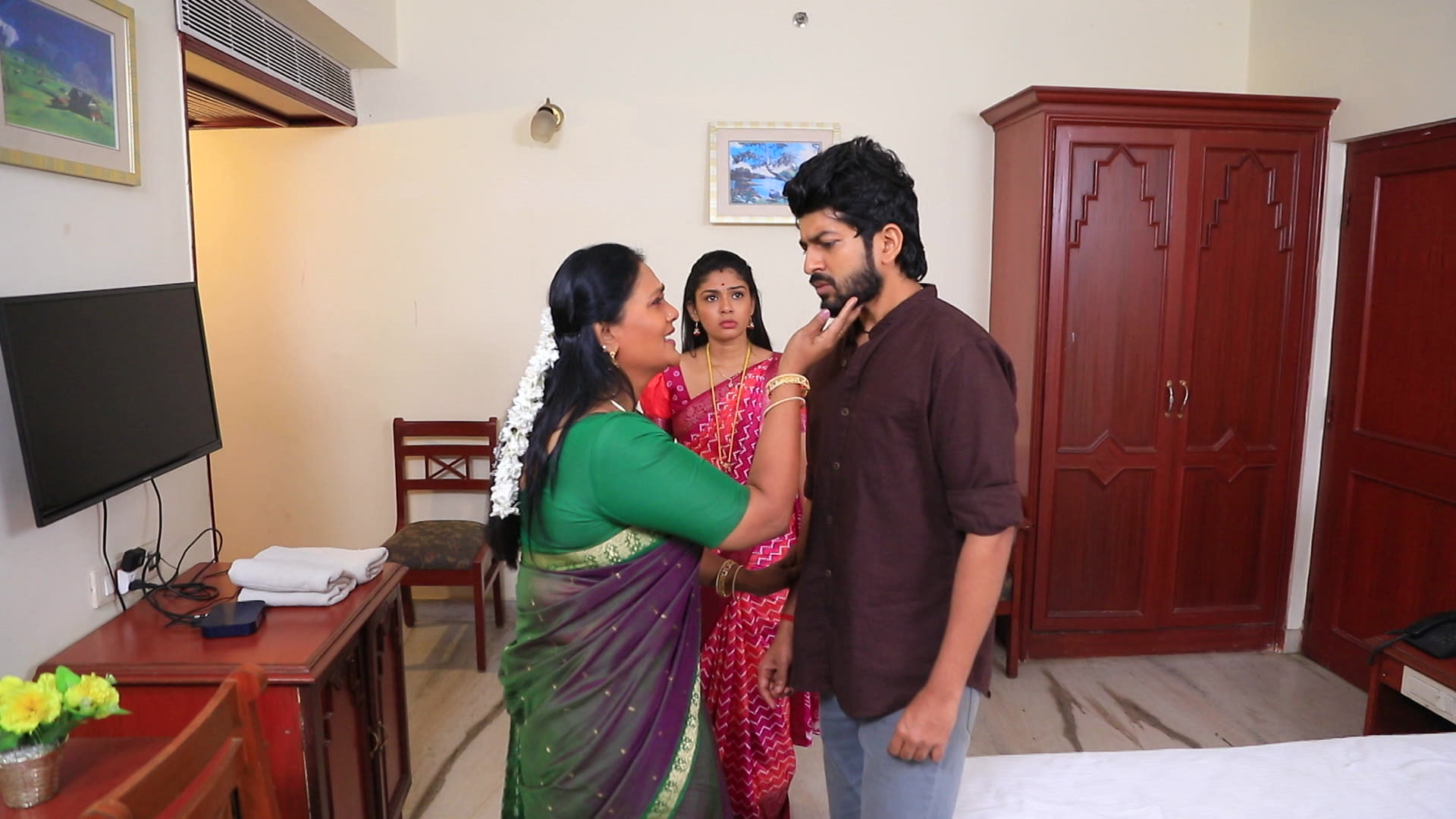 Gomathi Persuades Kathir