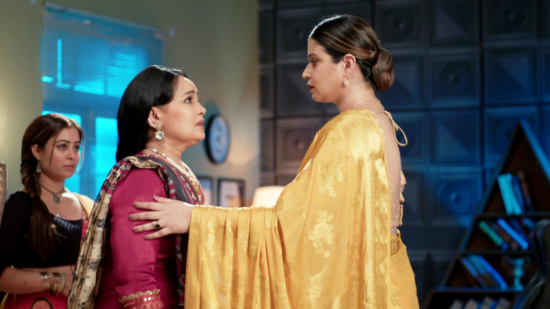 Watch Pandya Store S2 Episode 1100 on JioHotstar