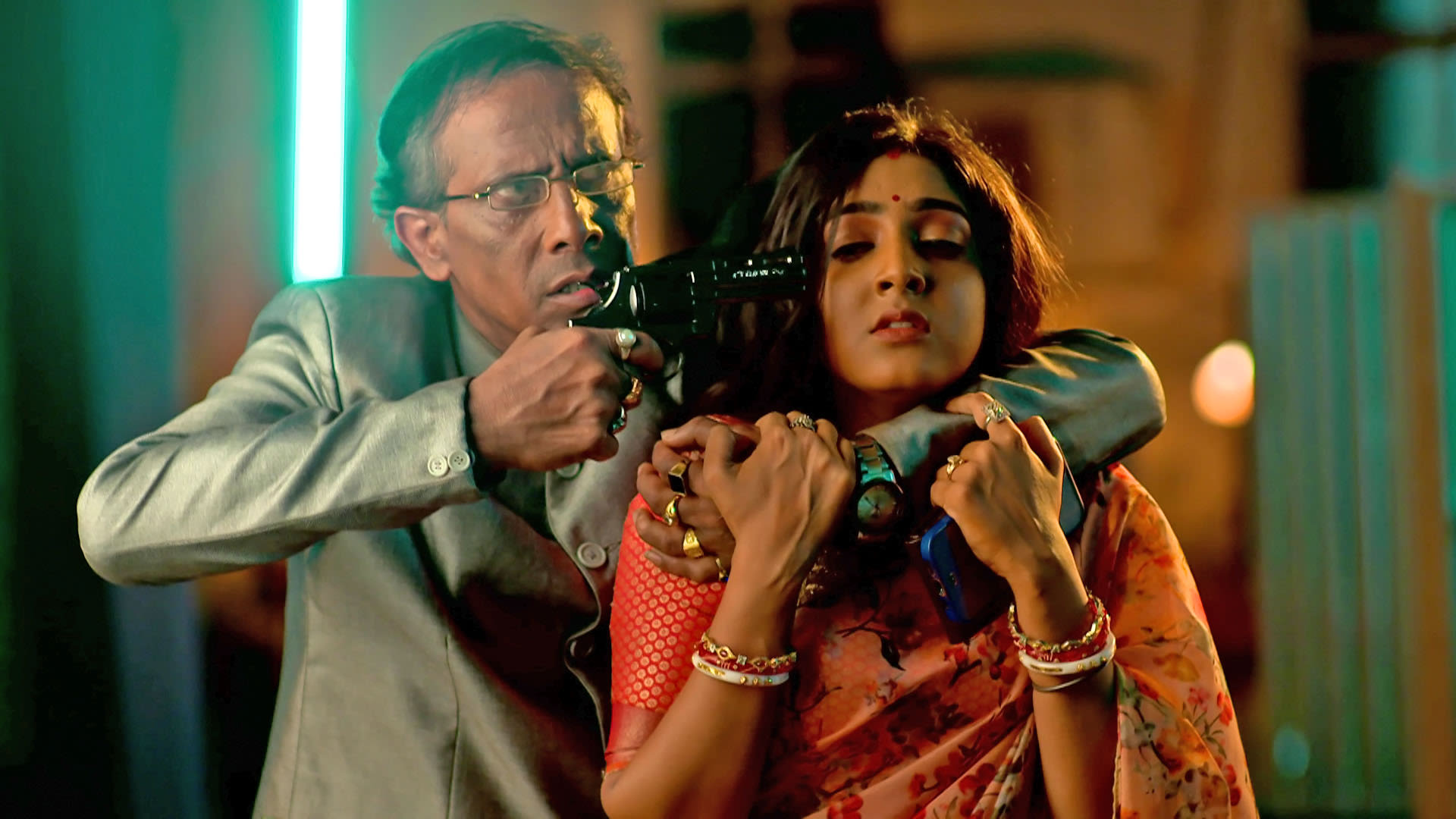 Deepa at Kumar's Gunpoint!