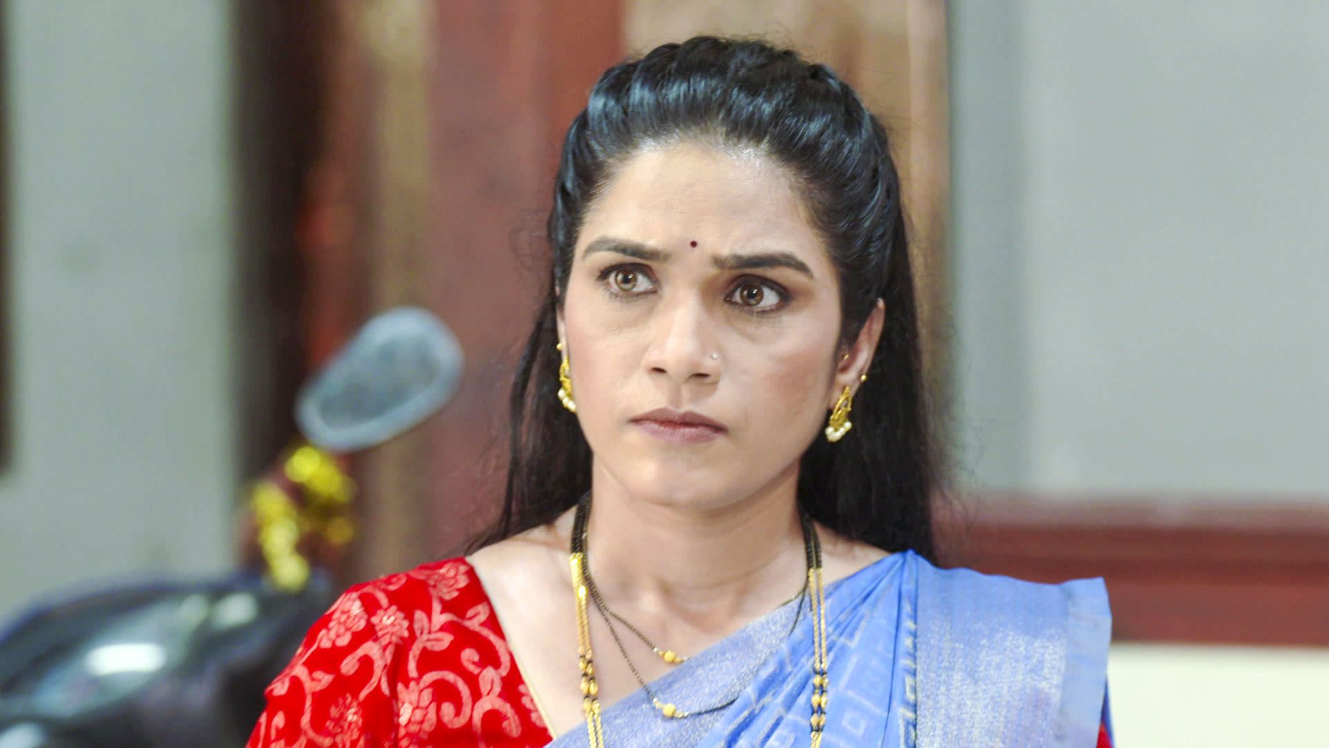 Watch Aboli Episode 216 on JioHotstar