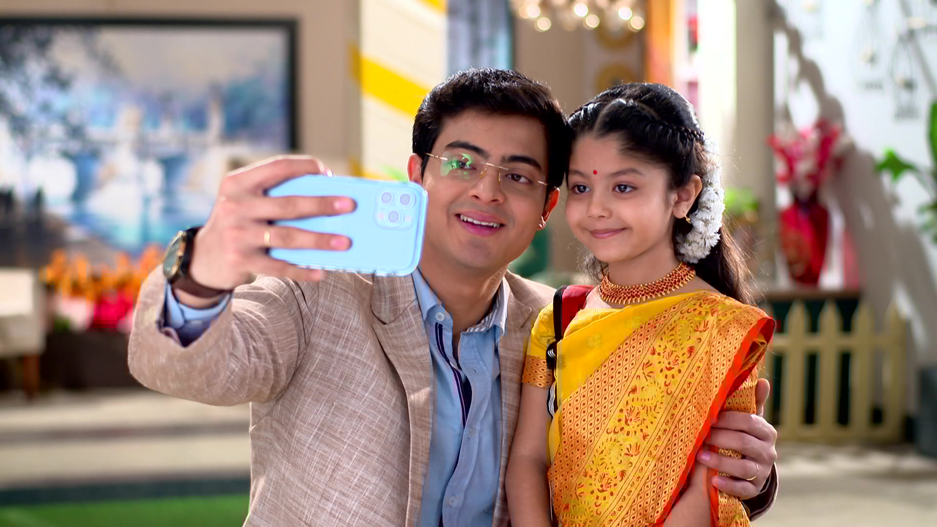 Watch Anurager Chhowa Episode 253 on Disney+ Hotstar