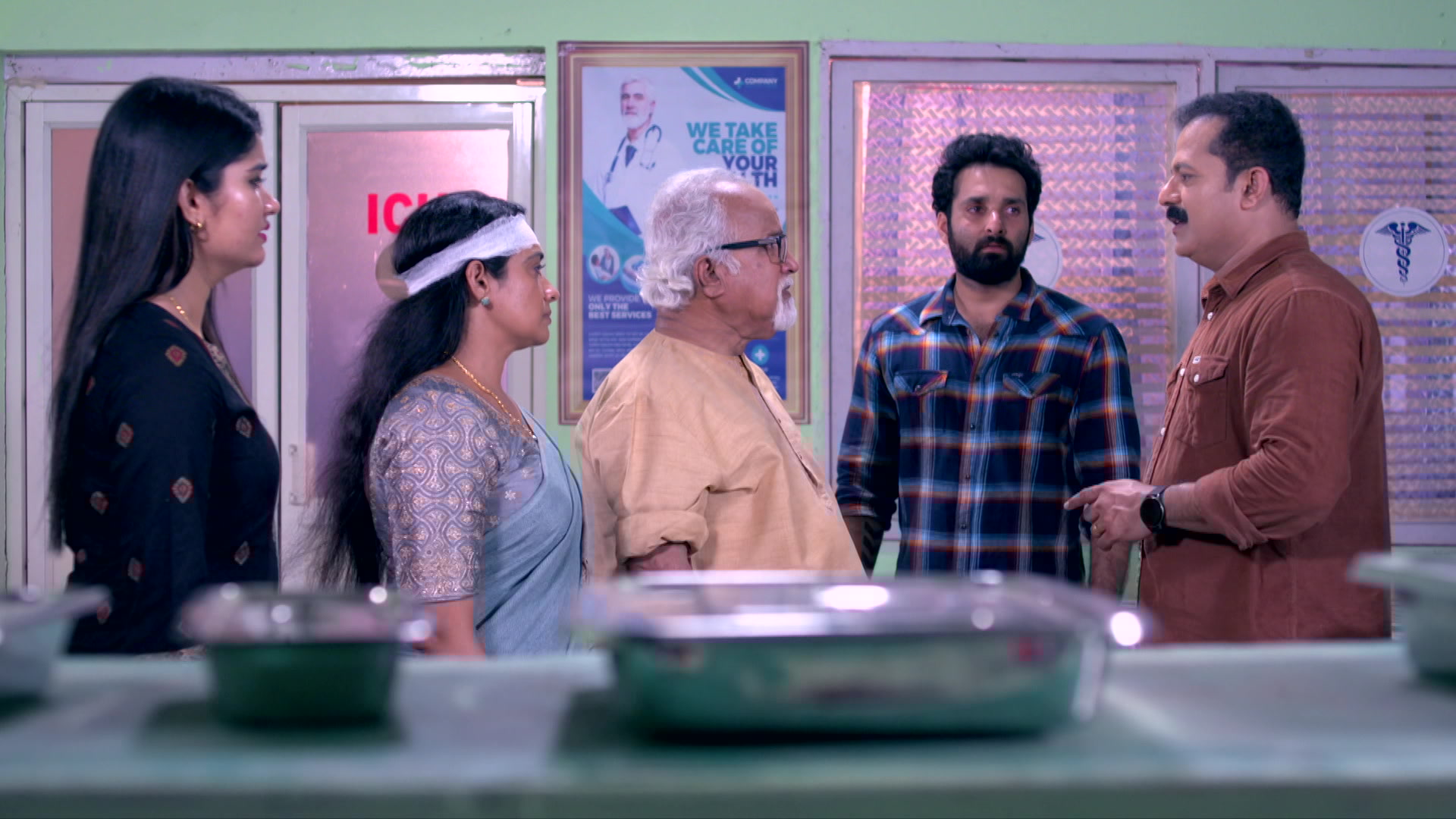 watch-kudumbavilakku-s1-episode-847-on-jiohotstar