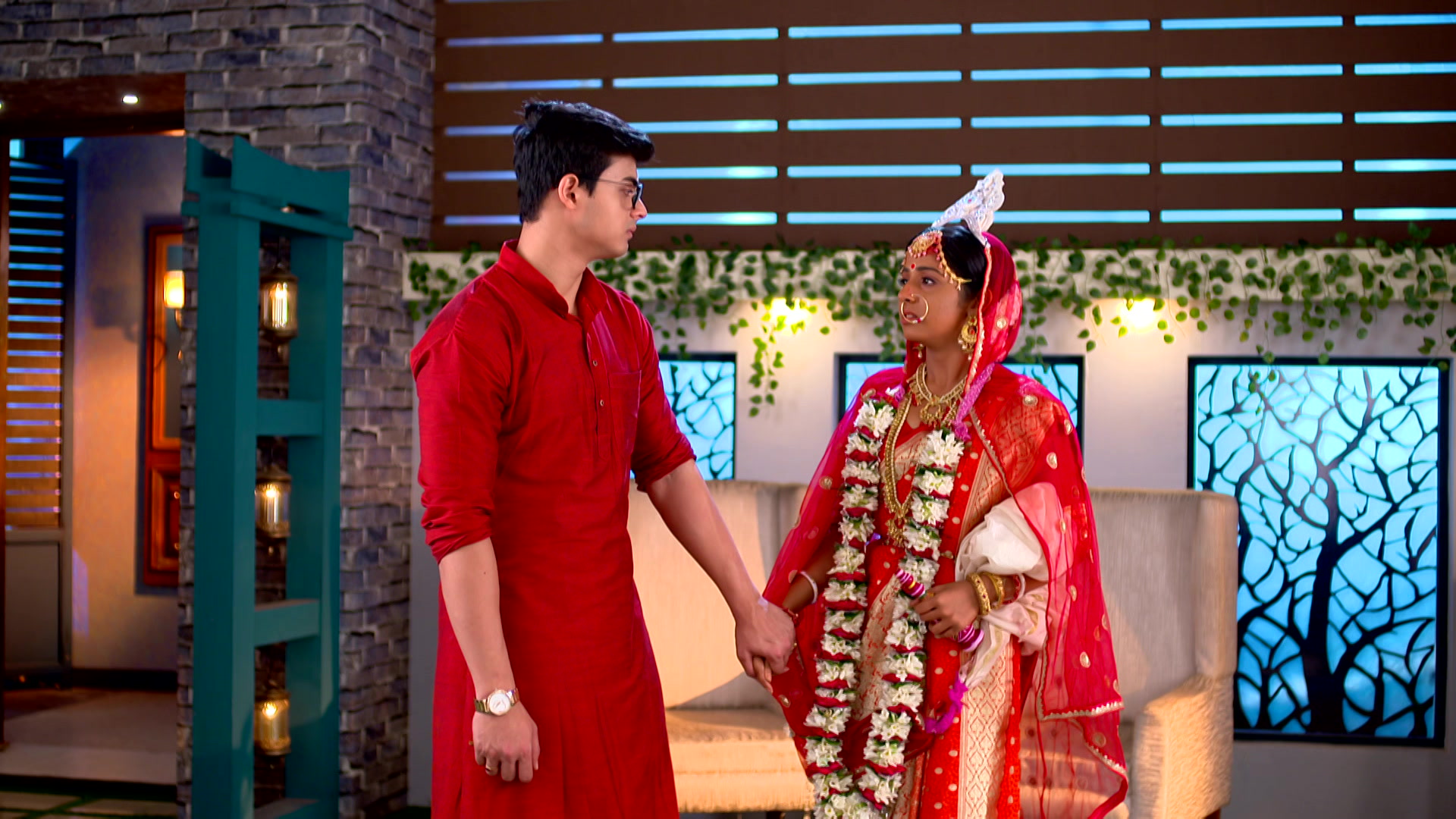 Surjyo, Deepa's New Beginning!