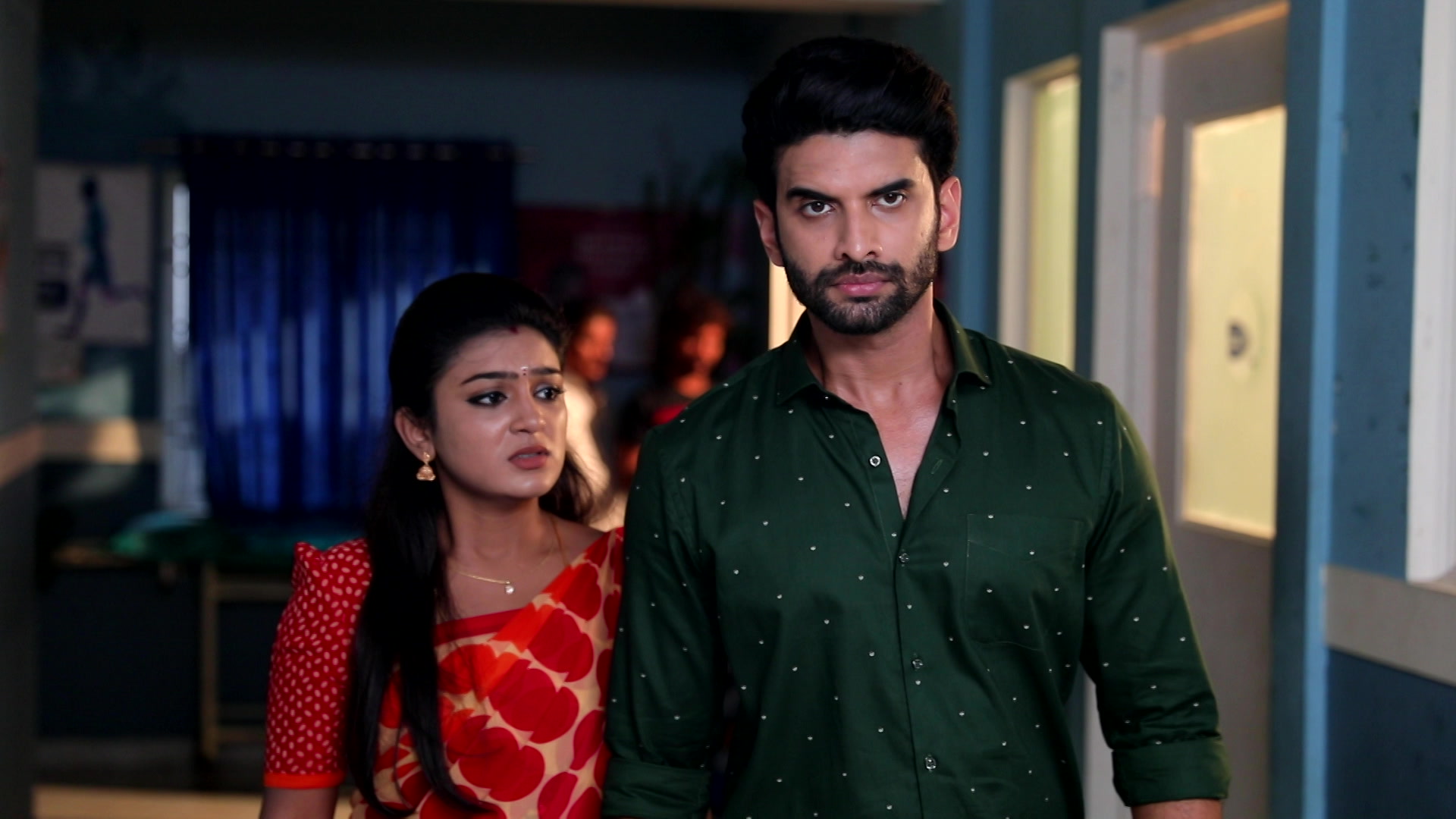 Watch Nee Naan Kaadhal Episode 295 on Disney+ Hotstar