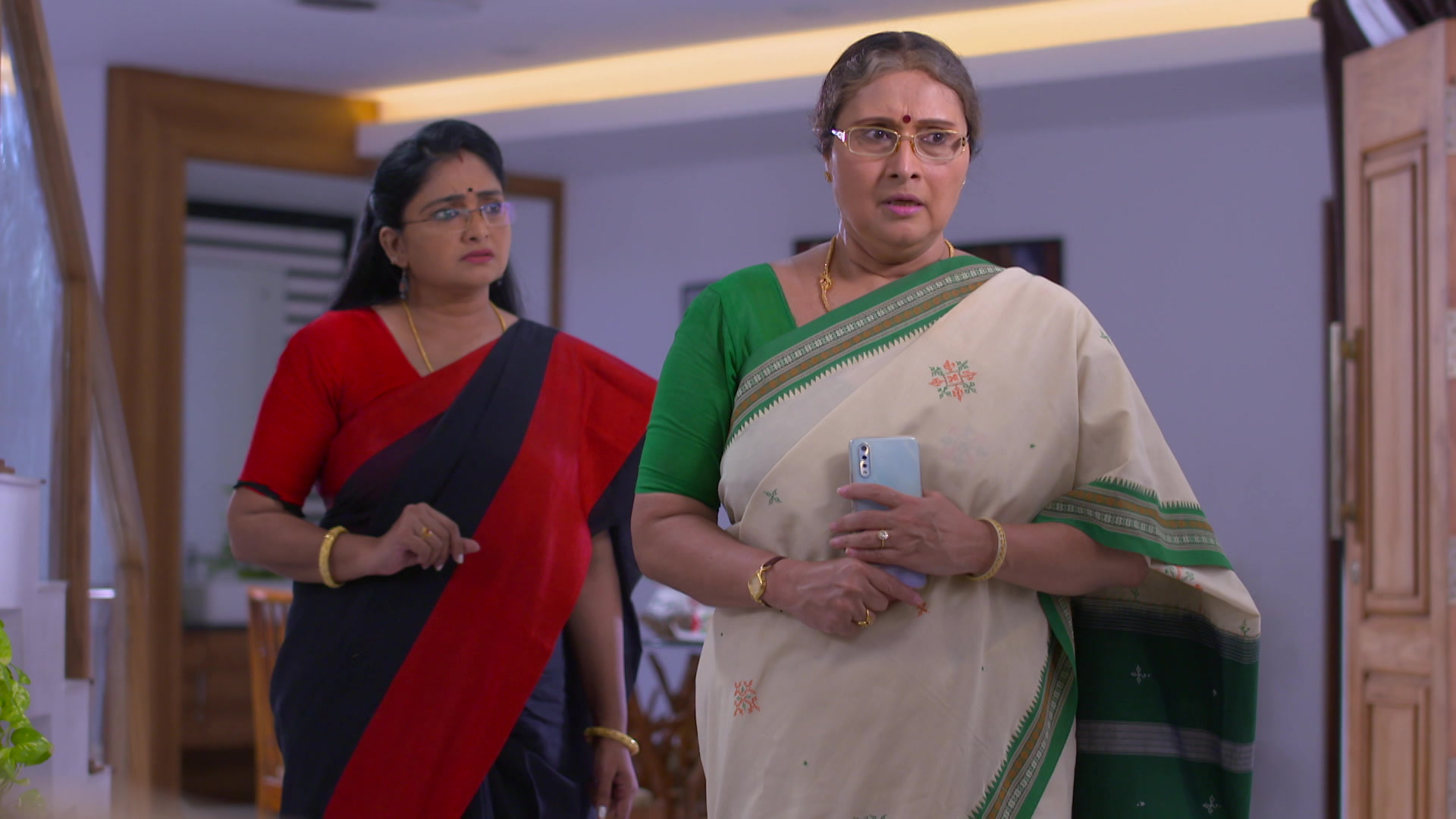 Sulekha Warns Neeraja