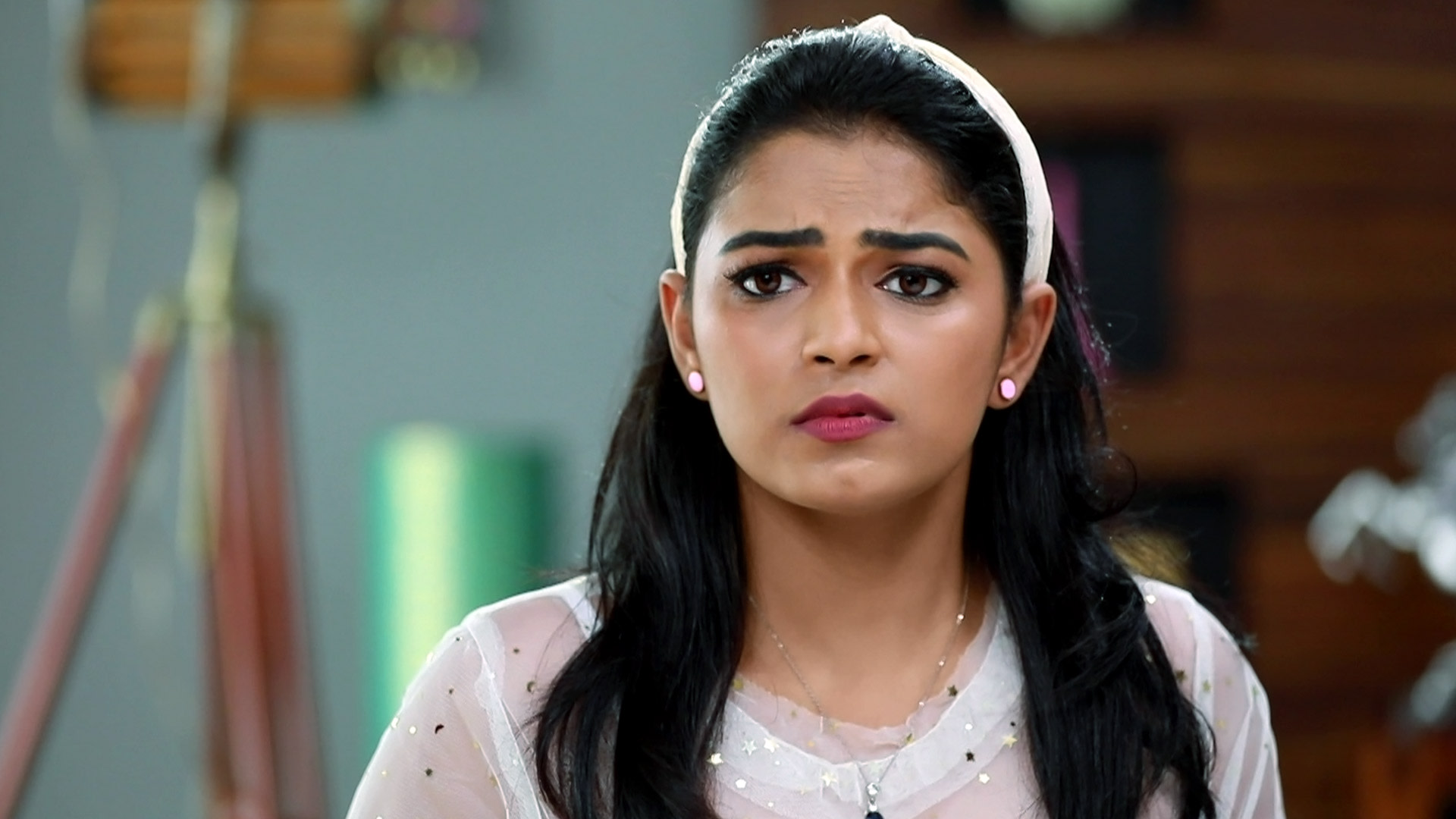 Watch Namma Veettu Ponnu S1 Episode 2 on Disney+ Hotstar