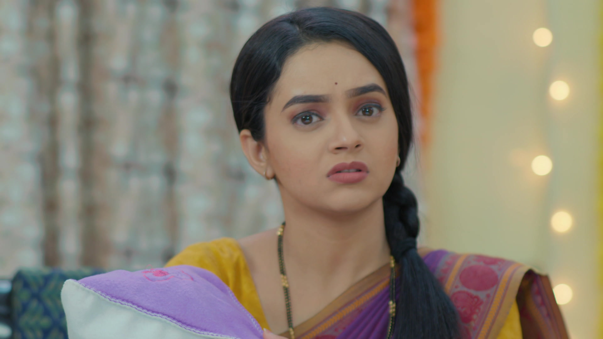 Watch Aboli Episode 1253 on JioHotstar