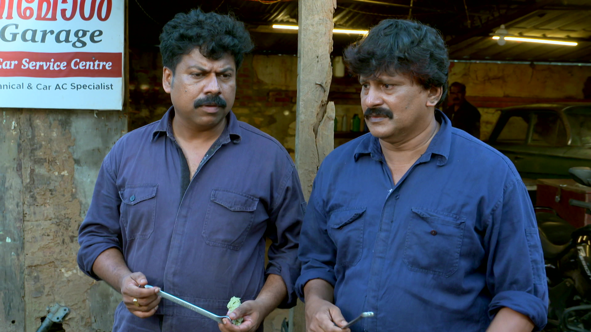 Watch Ravi, Vijay in a Fix Online