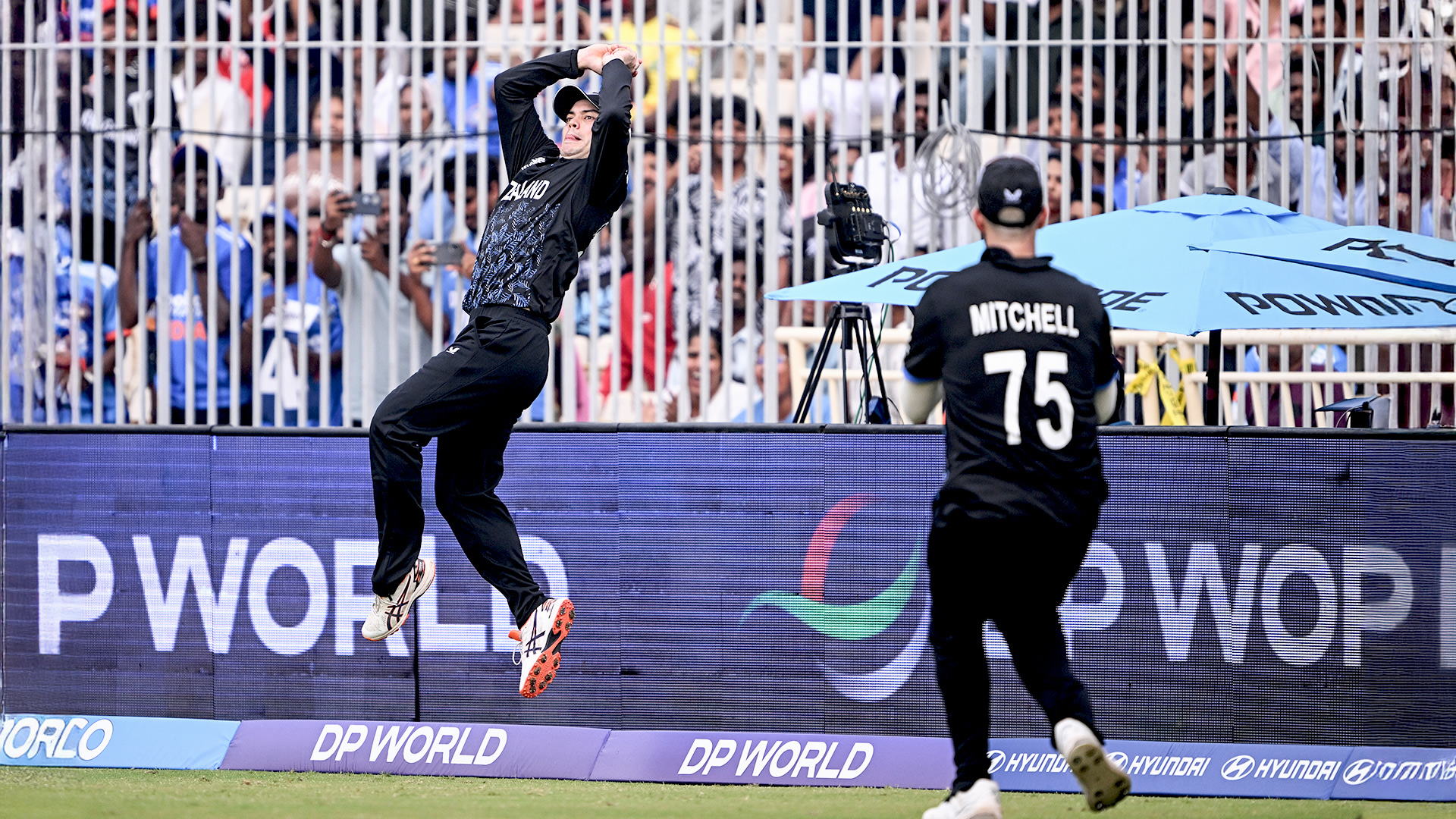Chapman, Mitchell Combine for Relay Catch