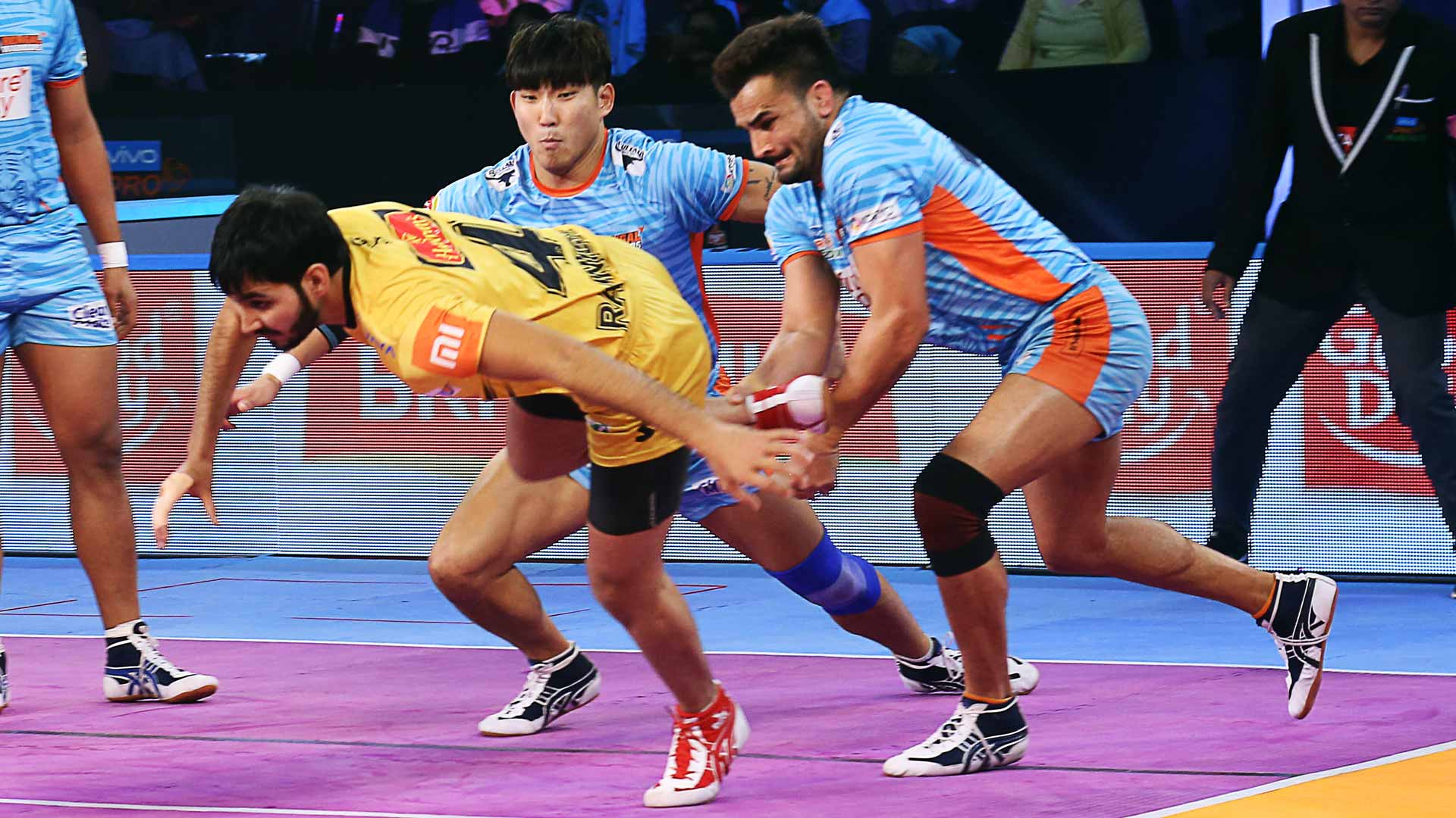 Watch Warriors vs Titans Top Tackles Online