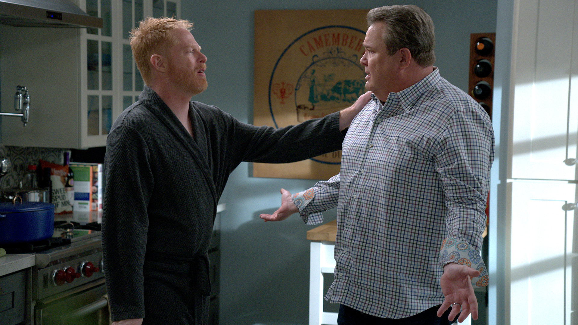 Watch Modern Family S10 Episode 11 on Disney+