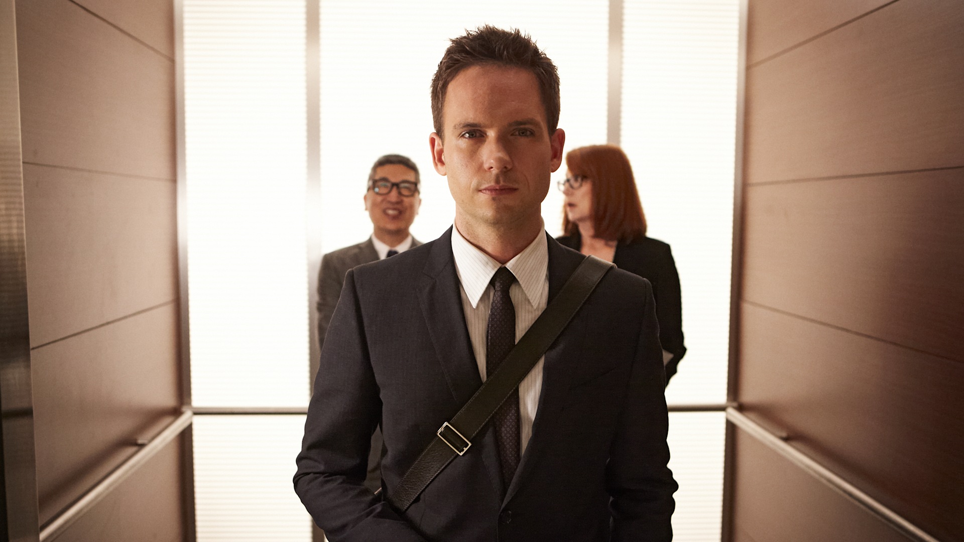 Watch Suits S3 Episode 1 on Disney+