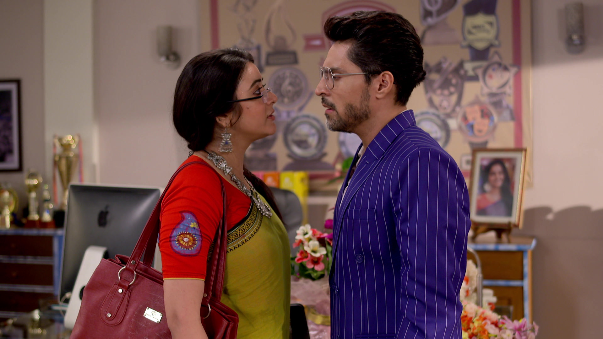 Watch Gaatchora S1 Episode 574 on JioHotstar