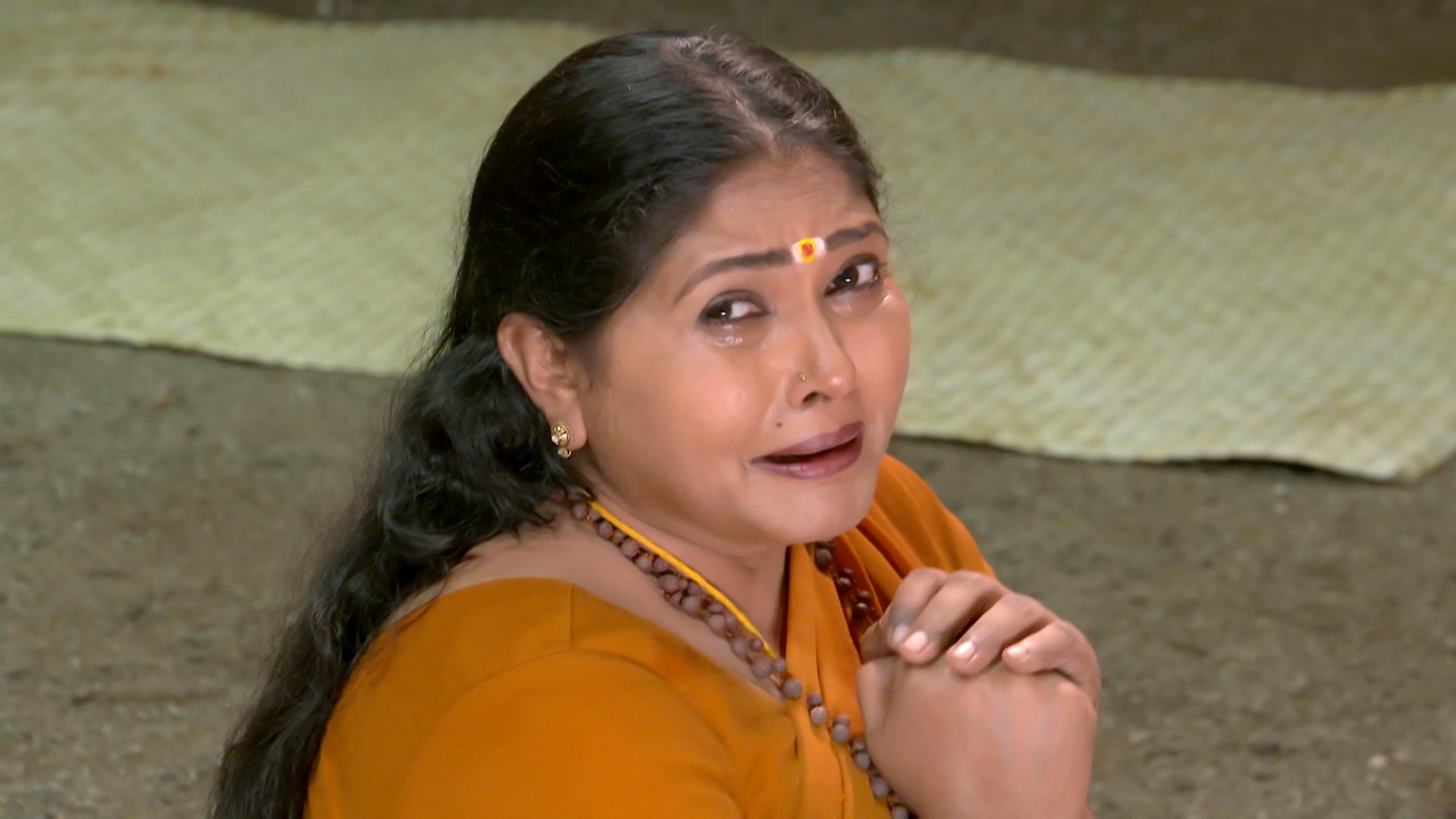 Savitri Apologises to Manikanta