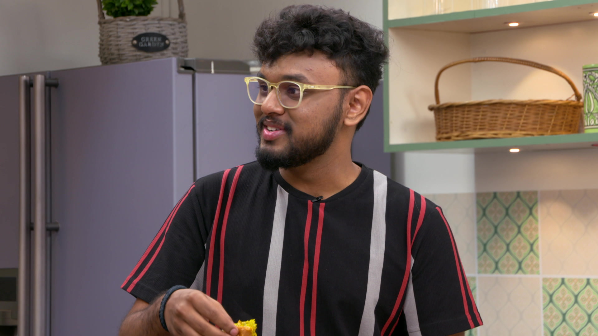 Shashank Tries Pav Batata