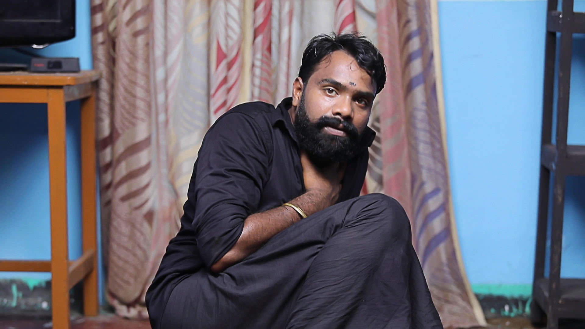 Watch Azhagar Puts Up an Act Online