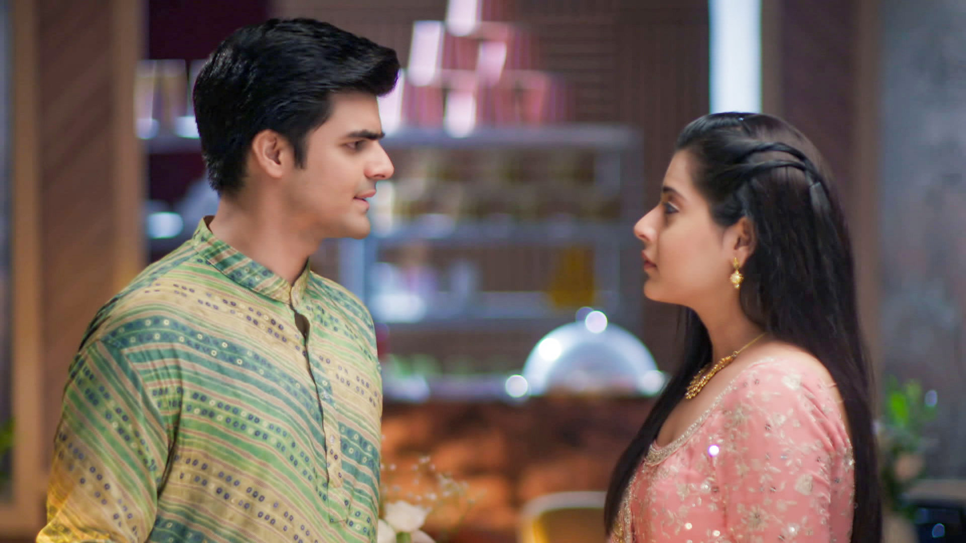 Meenakshi Confronts Sagar