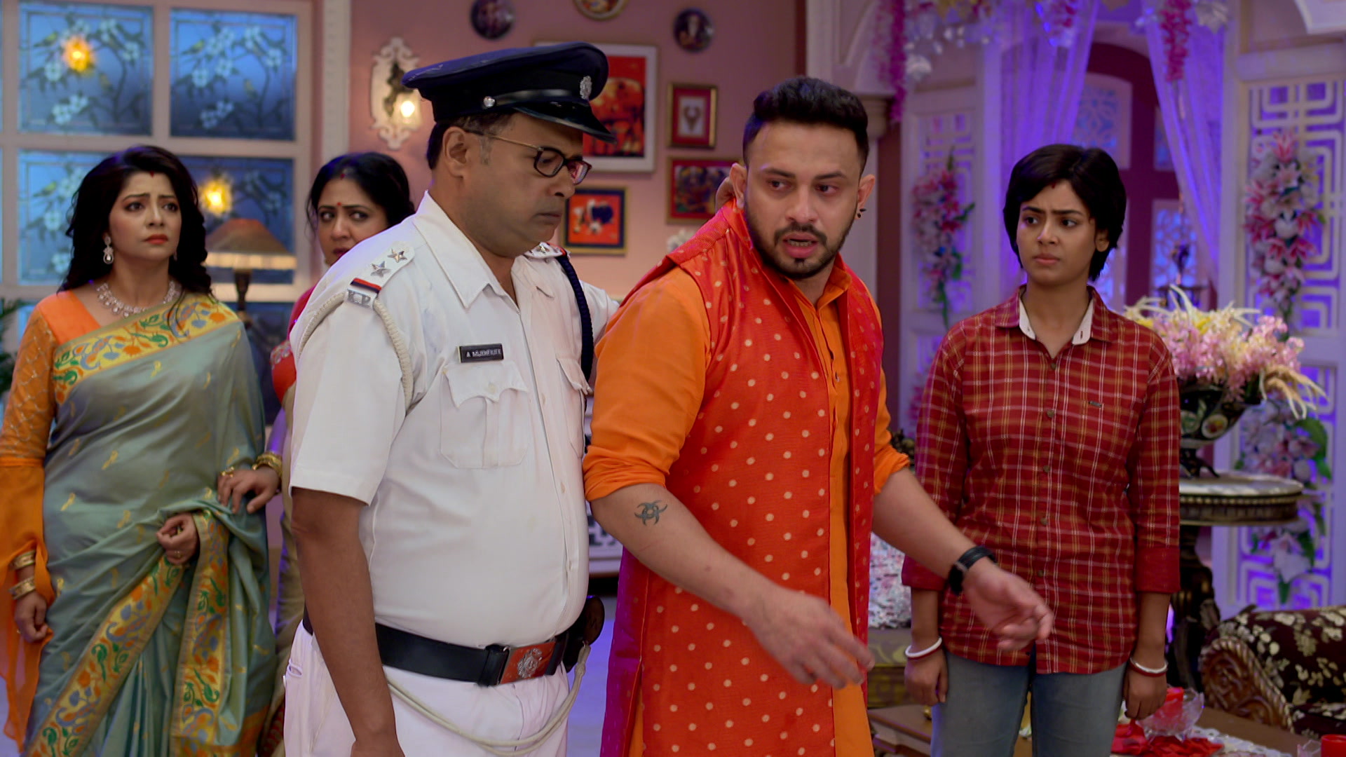 Watch Gaatchora S1 Episode 277 on JioHotstar