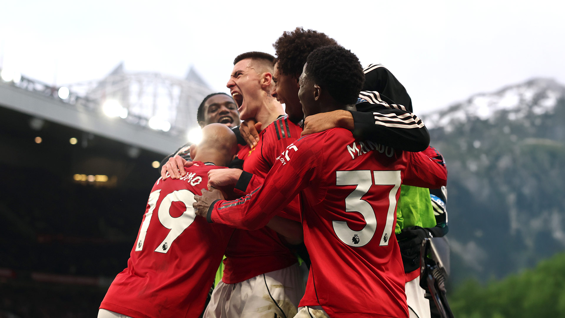 Watch Manchester United 3-2 Fulham video