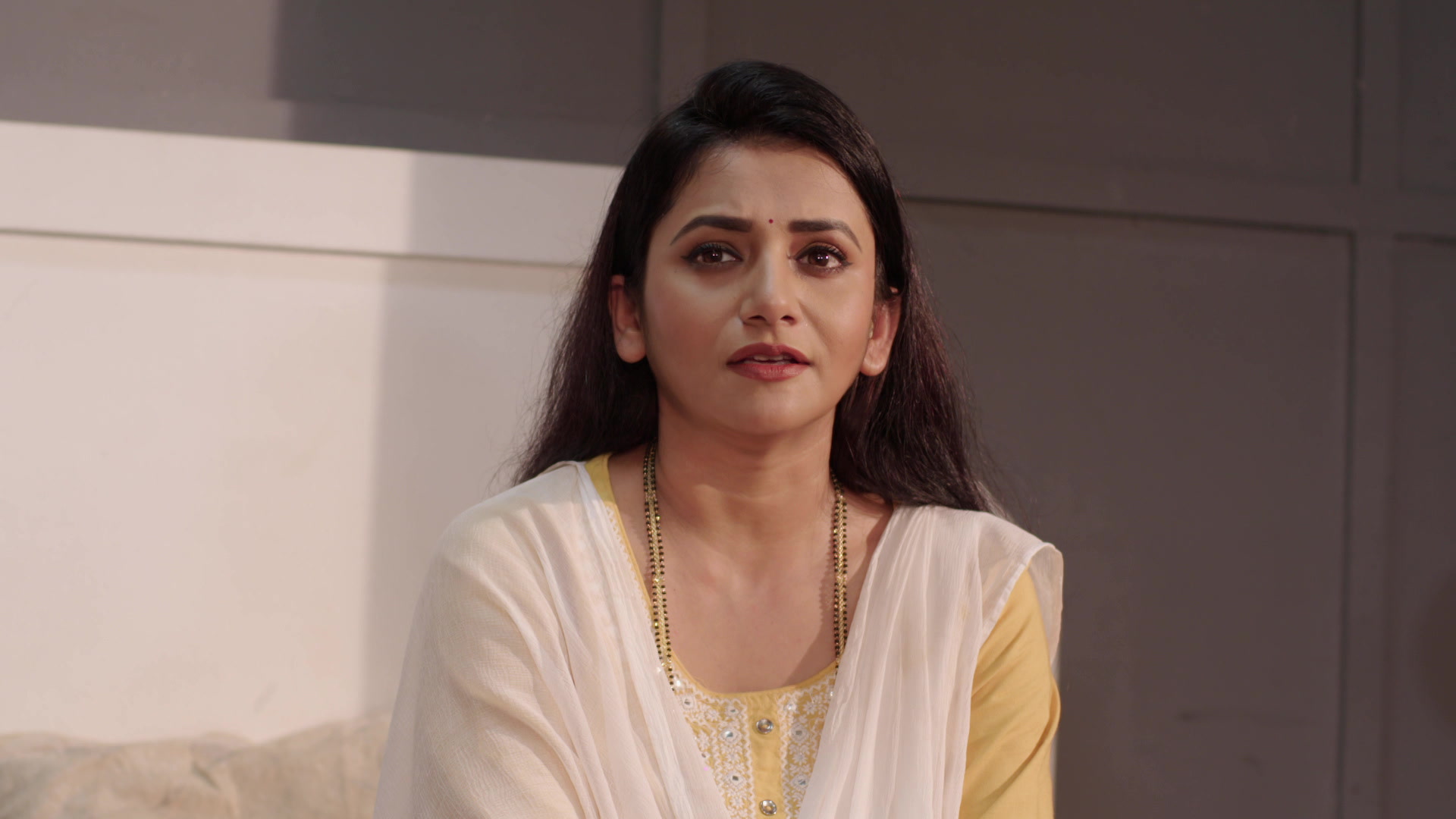 Sayali to Teach Priya a Lesson