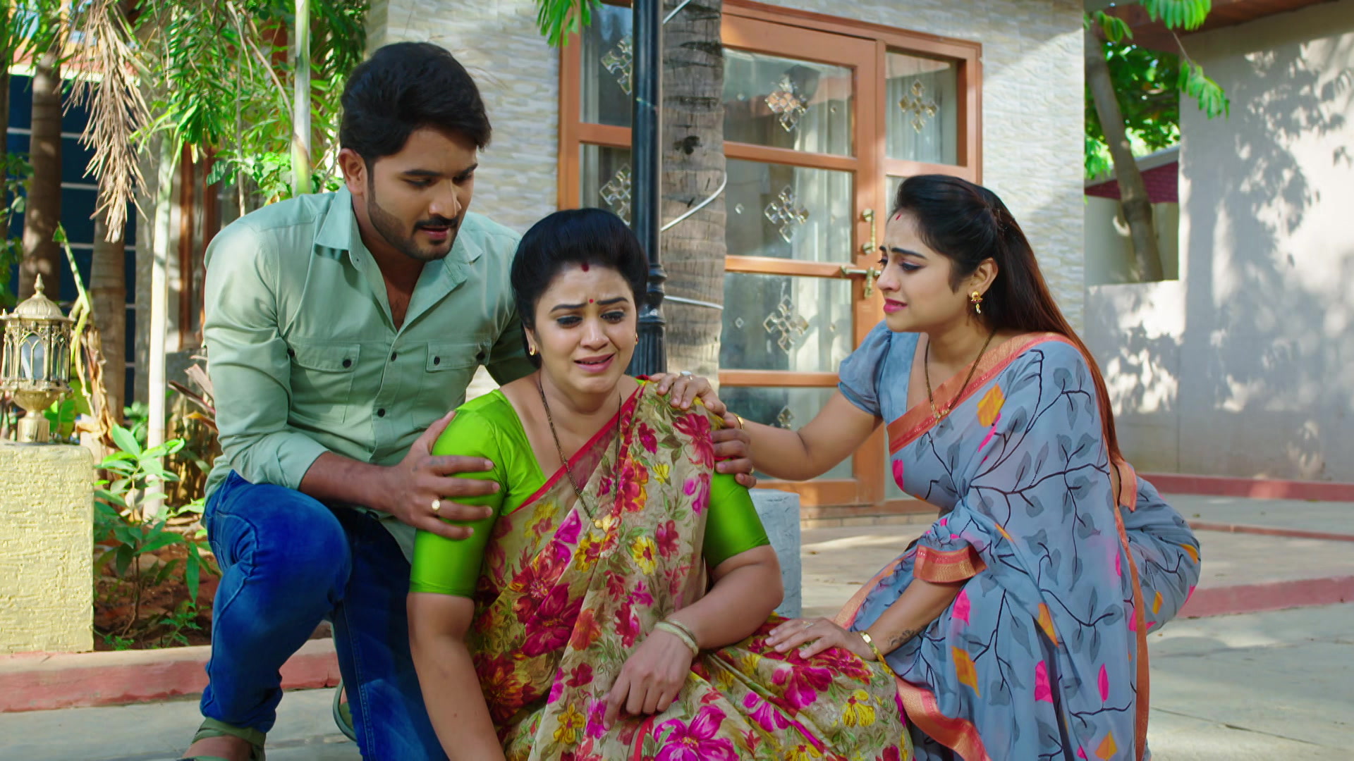 Watch Intiki Deepam Illalu S1 Episode 558 on JioHotstar