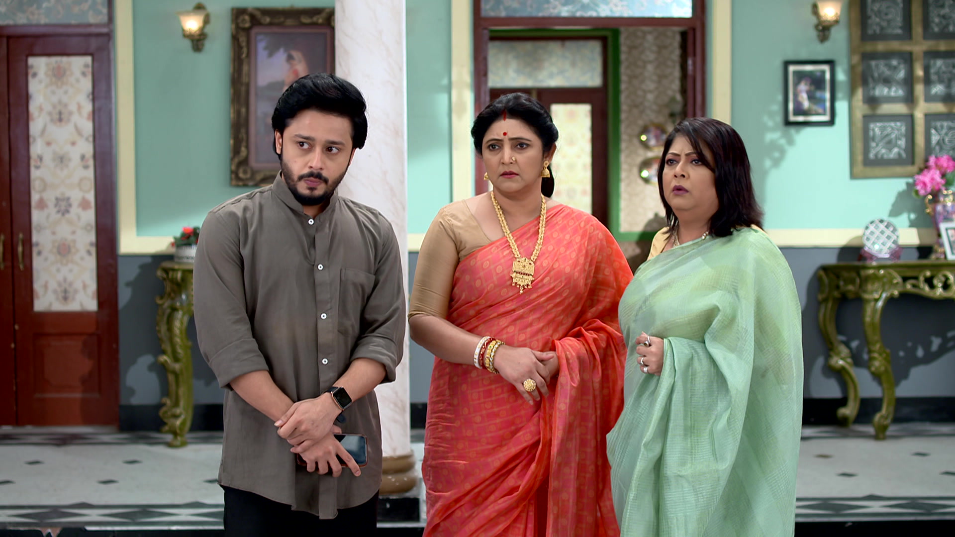 Watch Tumi Asheypashey Thakle Episode 239 on Disney+ Hotstar