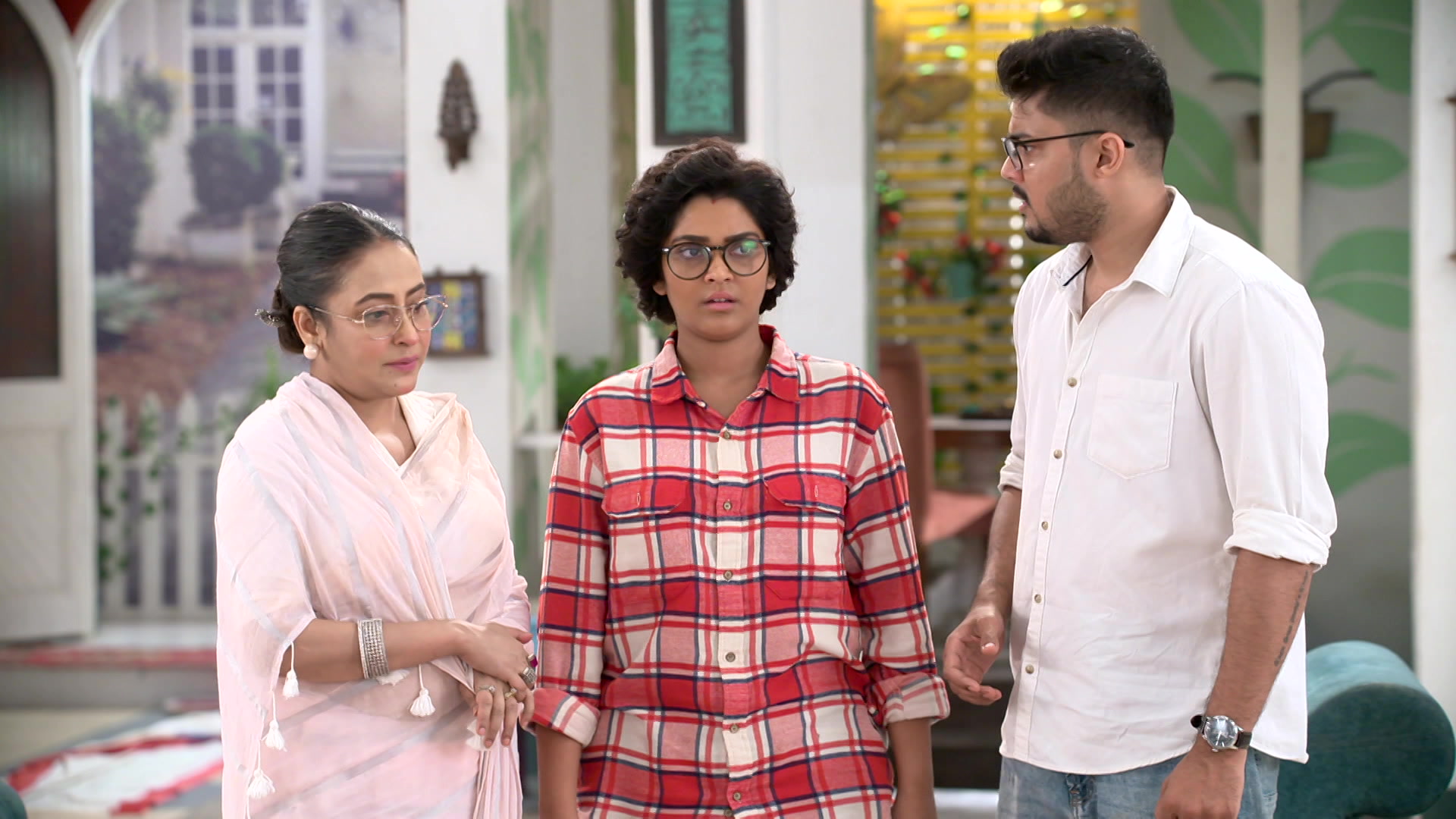 Watch Compass S1 Episode 236 on JioHotstar