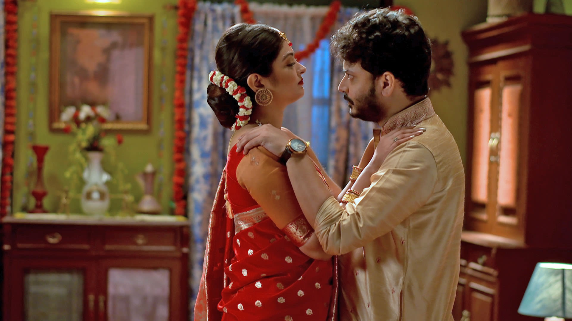 Watch Desher Mati S1 Episode 202 on JioHotstar