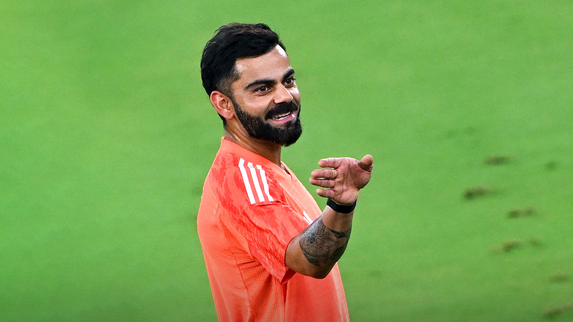 Kohli Bowls to Rohit, Gill in the Nets