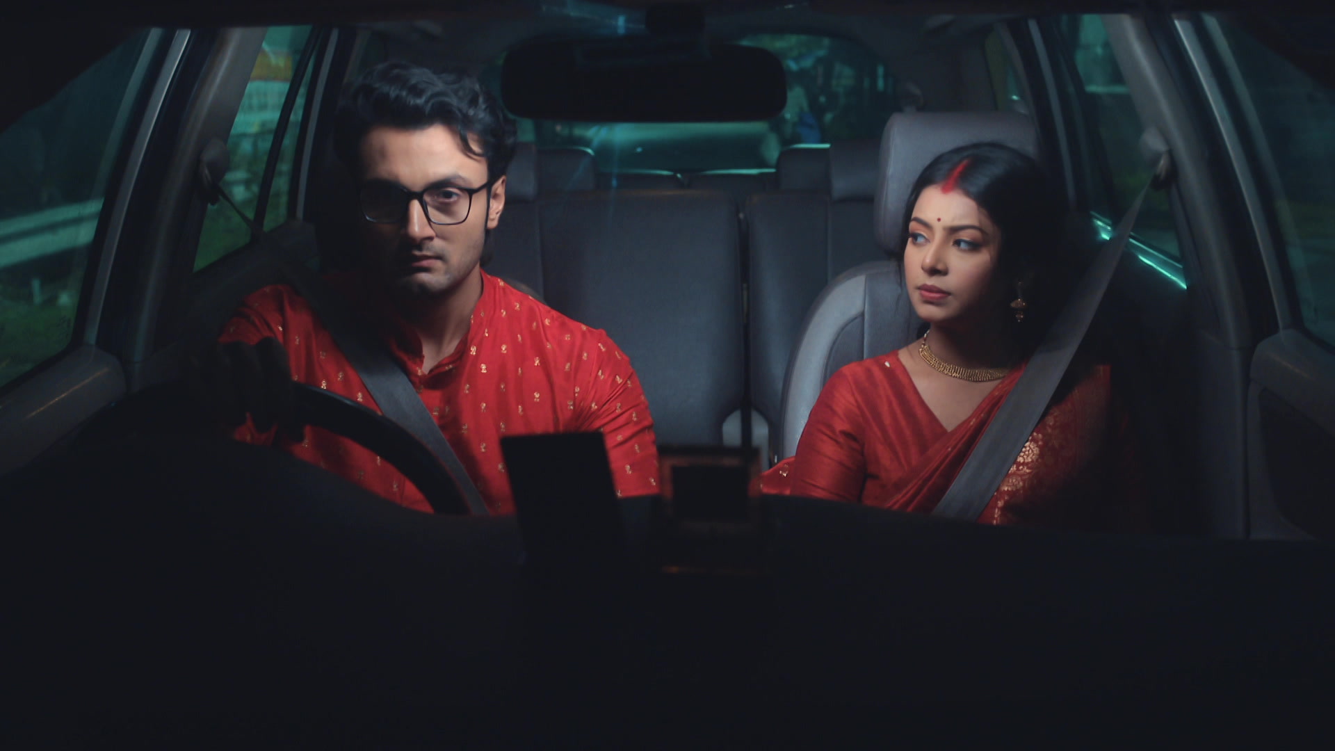 Aranyak Helps Roshnai to Flee