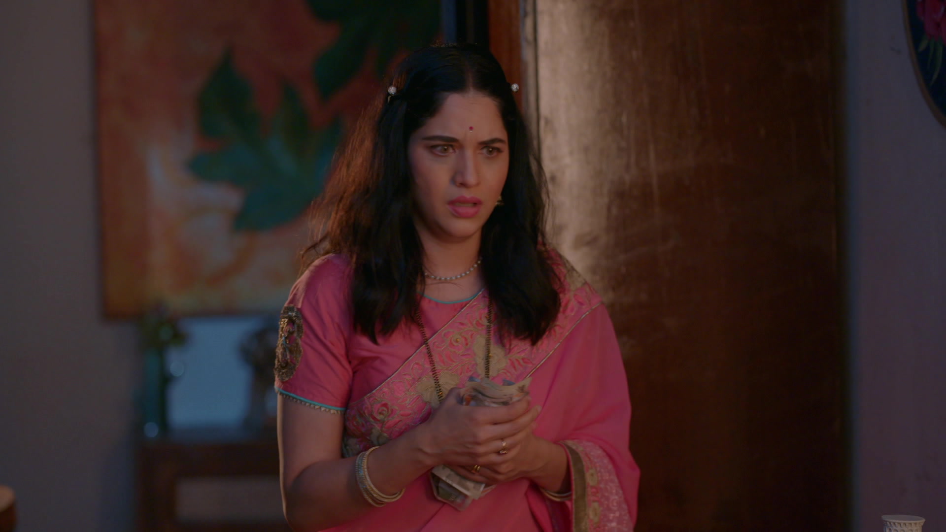 Watch Pathrakhin S1 Episode 35 on JioHotstar