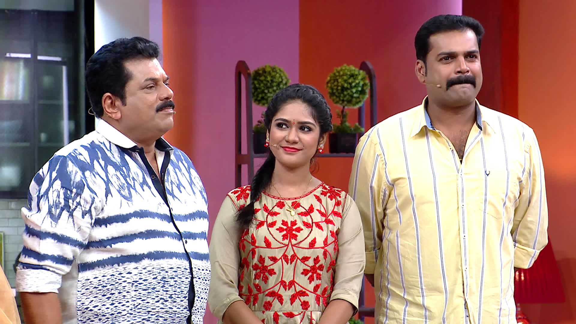 Team Karuthamuthu on the Show