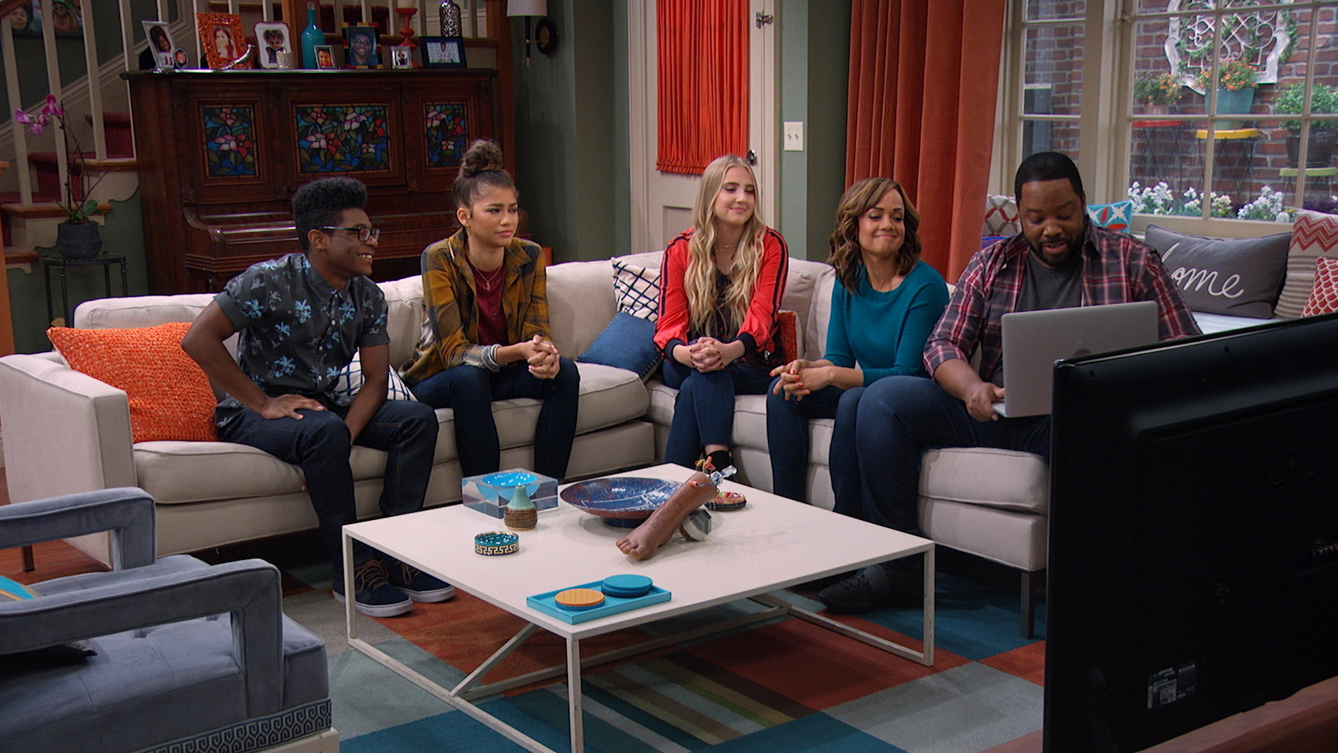 Watch K.C. Undercover S3 Episode 13 on Disney+ United Arab Emirates ...