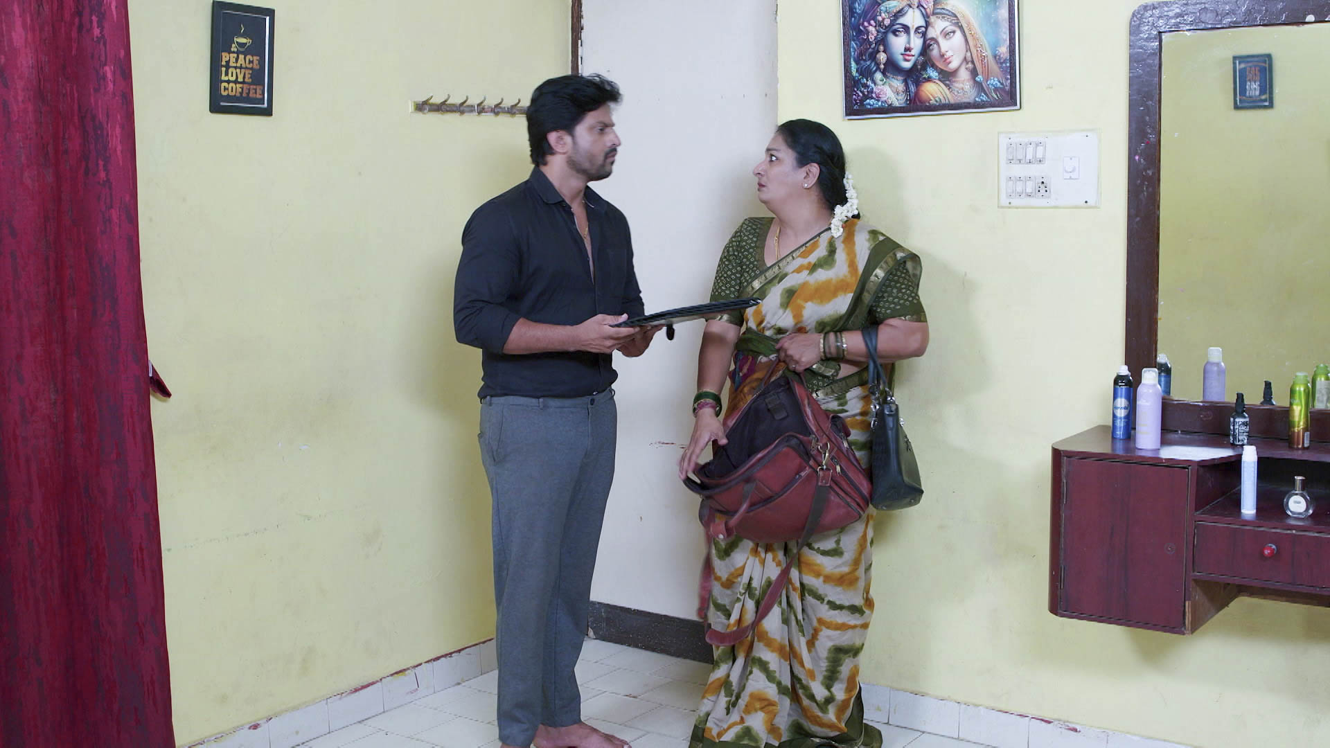 Watch Aase S1 Episode 881 on JioHotstar