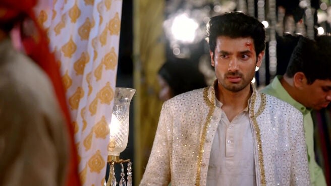 Rajeev sneaks in - JioHotstar