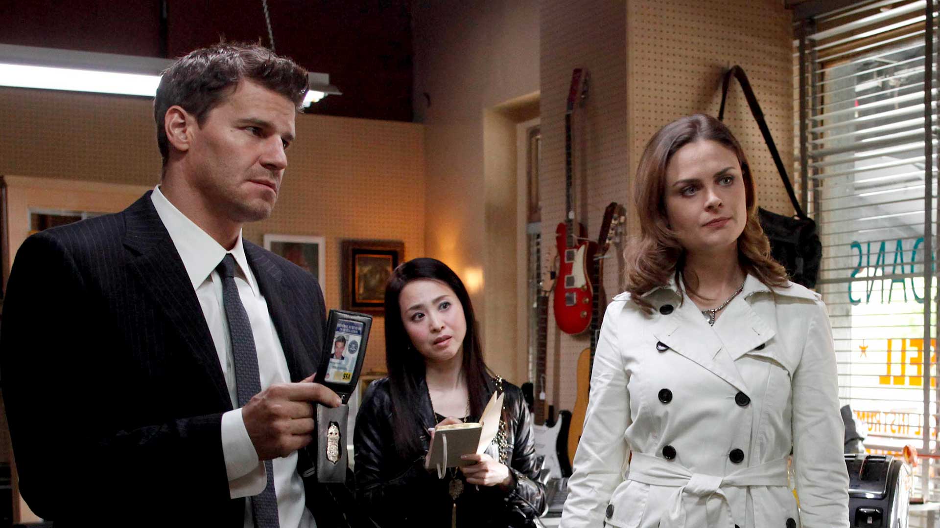 Nonton The Bones On The Blue Line Season 5 Episode 15 - The Bones On ...