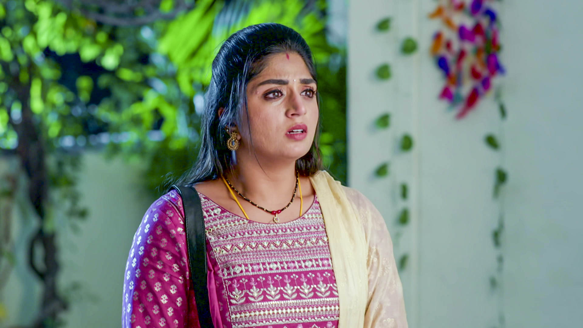 Watch Gunde Ninda Gudi Gantalu S1 Episode 592 on JioHotstar