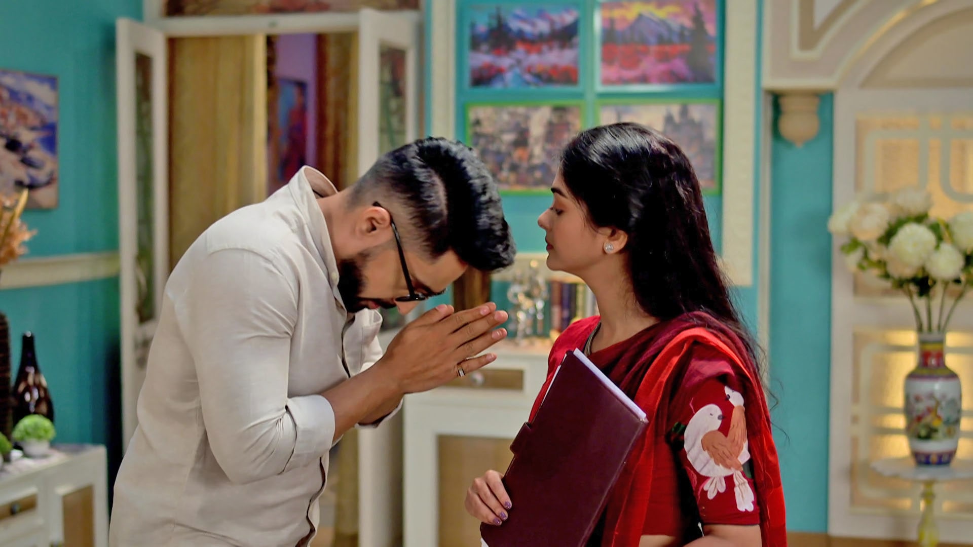 Watch Gaatchora S1 Episode 241 on JioHotstar