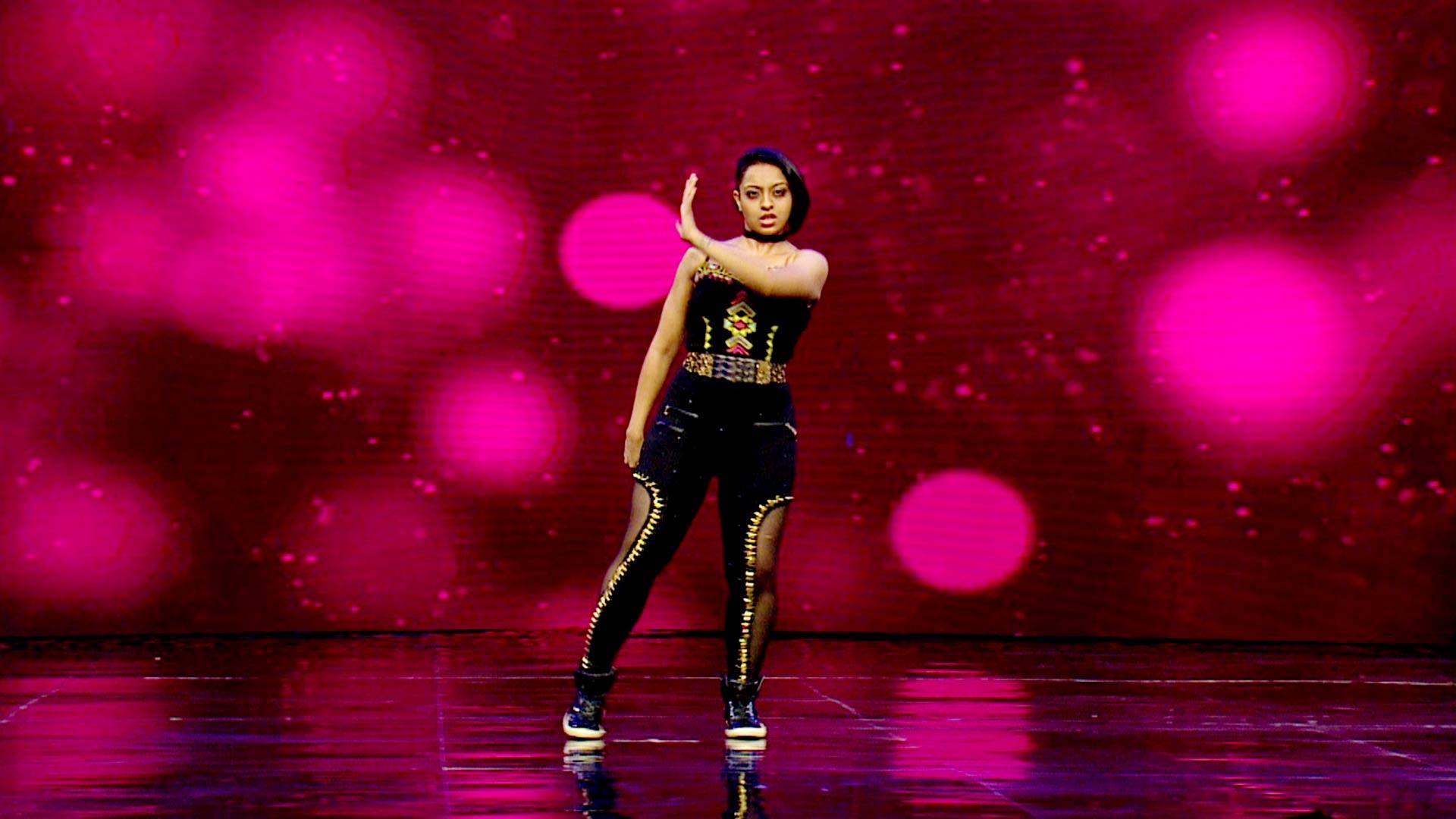 Watch a clip from Shazia's Rockstar Moves on Hotstar