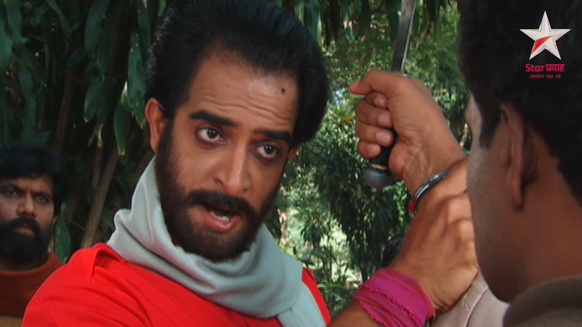 Malhar prevents Chotu from killing Kalyani