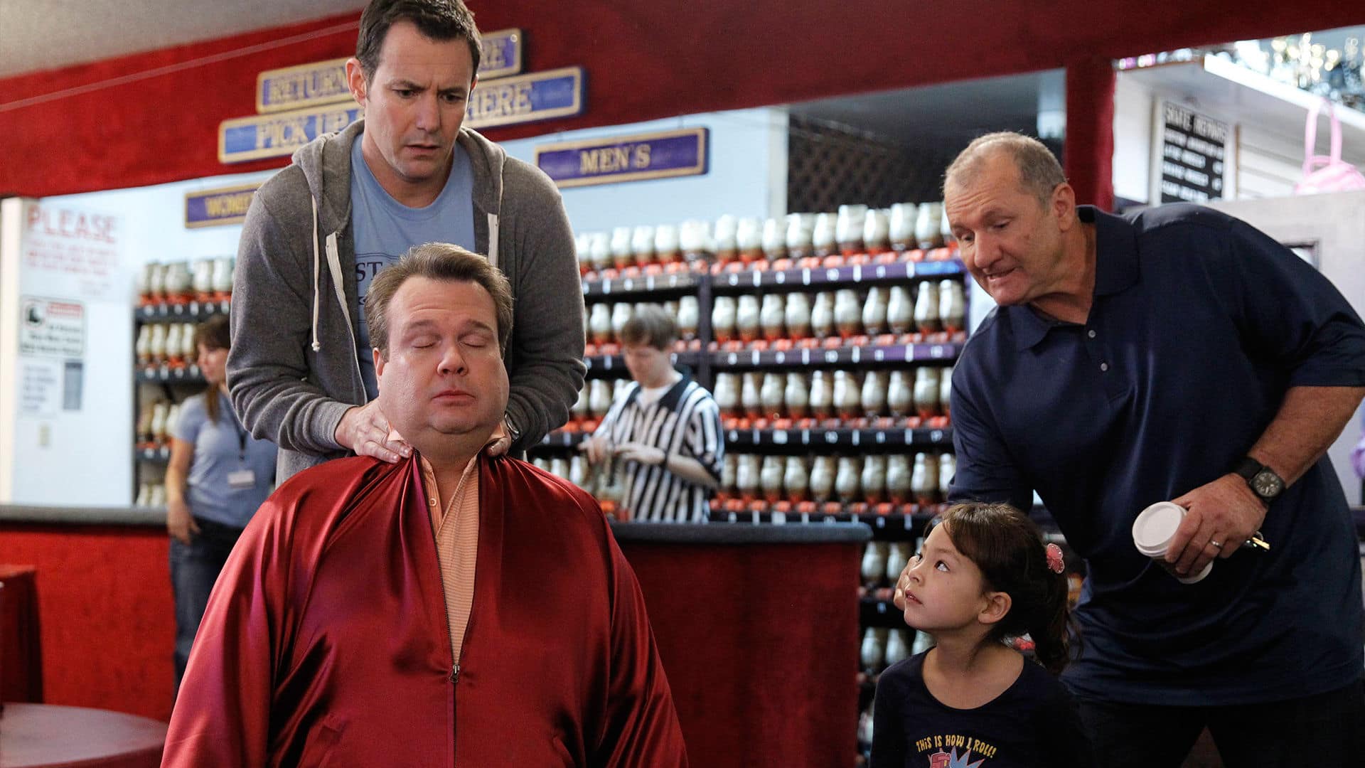 Watch Modern Family S4 Episode 22 on JioHotstar