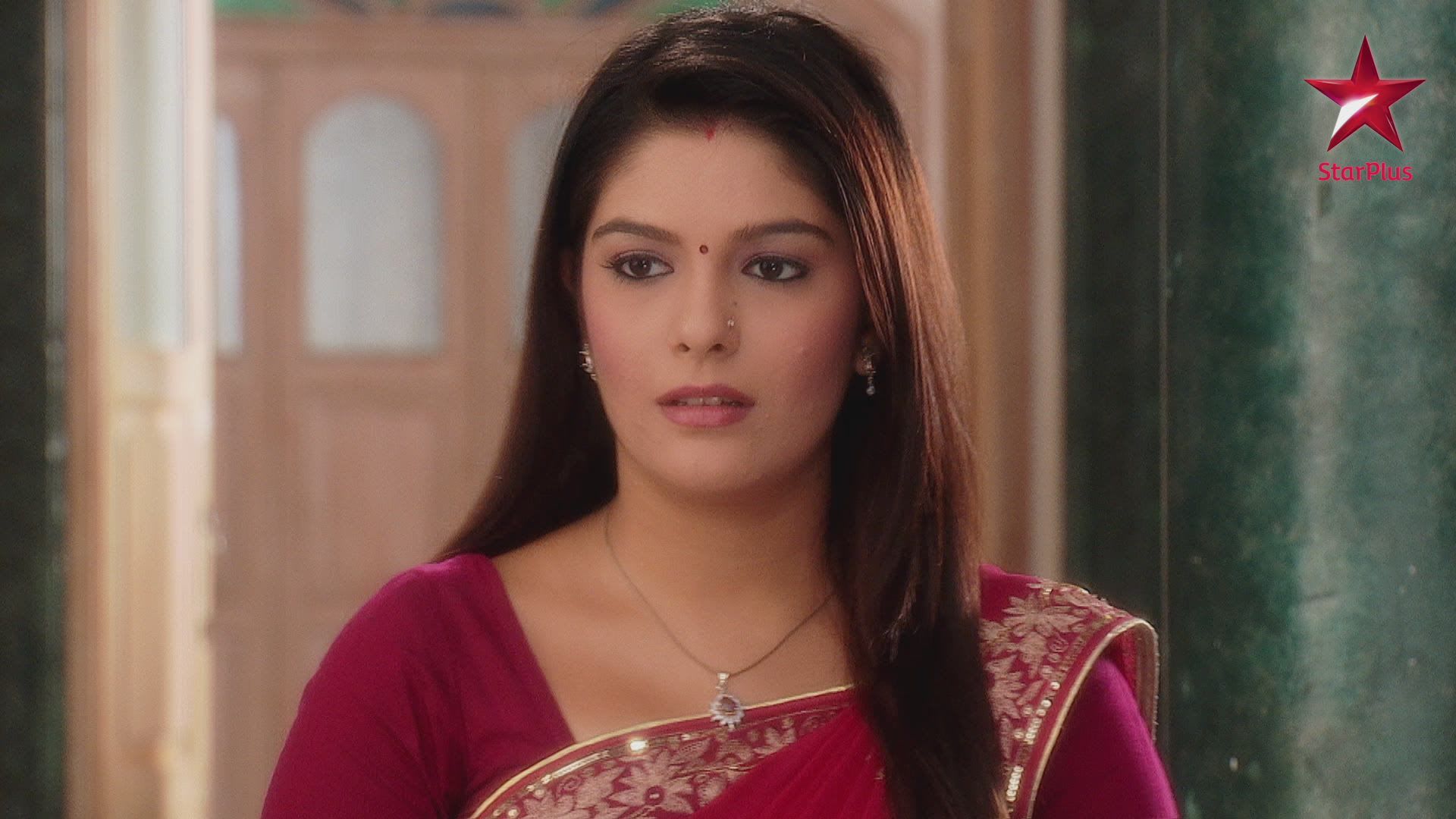 Pratigya sees Sumitra s photo
